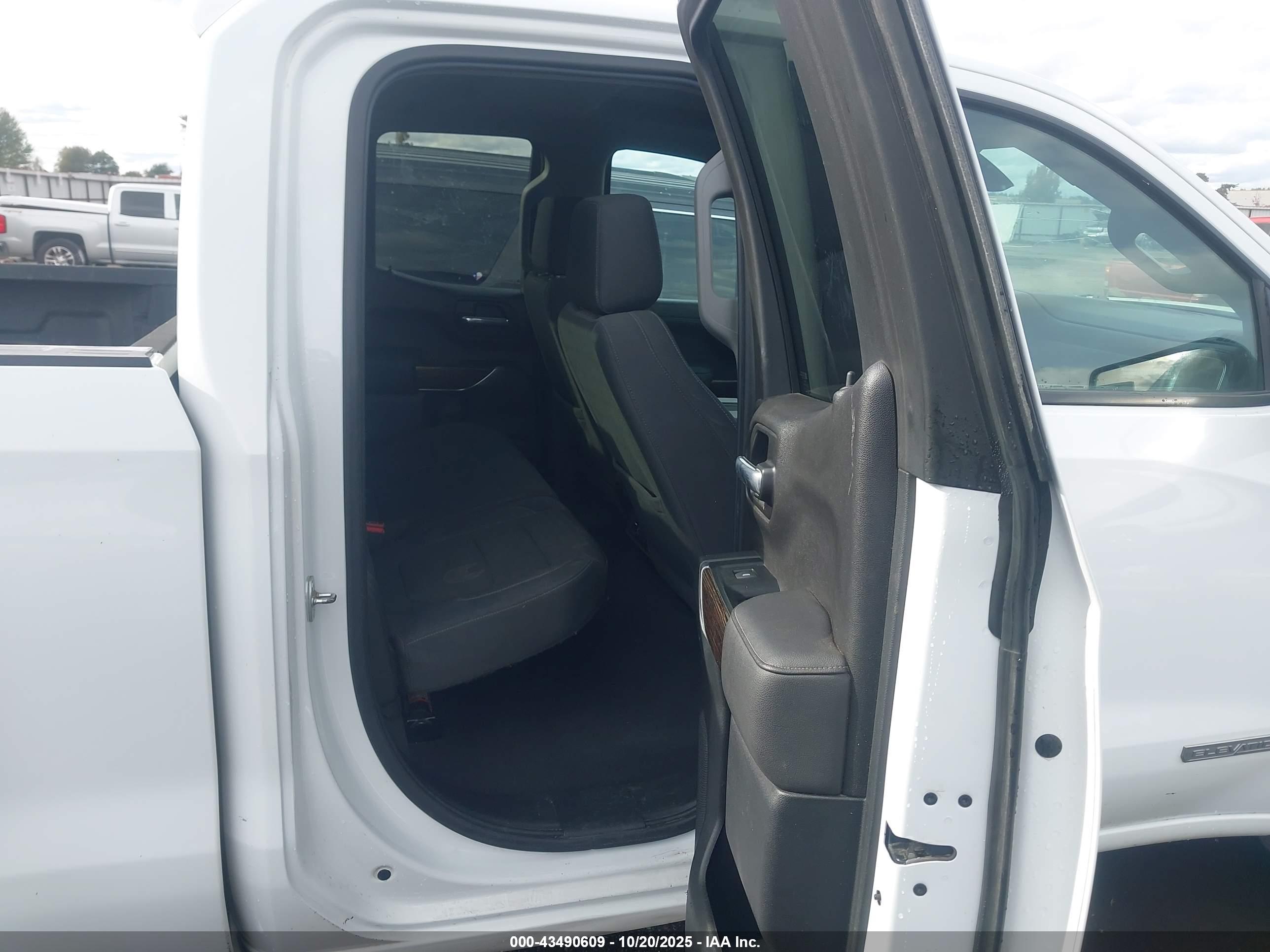 GMC SIERRA image 8
