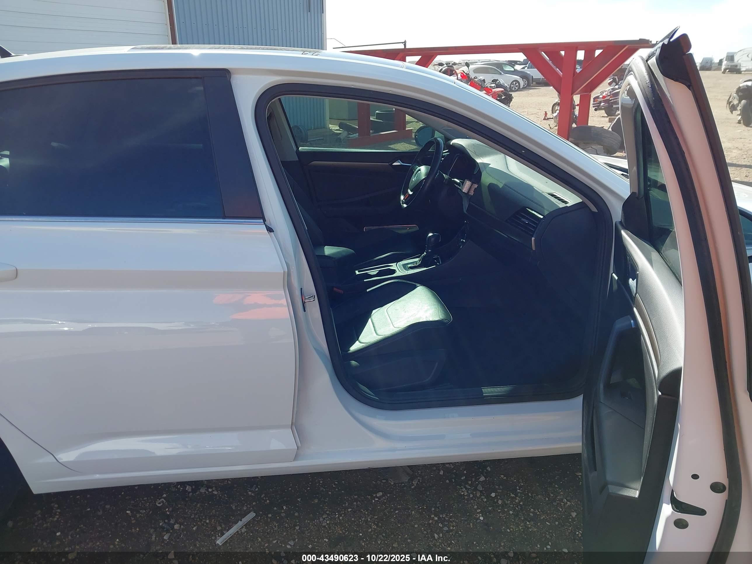 VOLKSWAGEN JETTA image 5