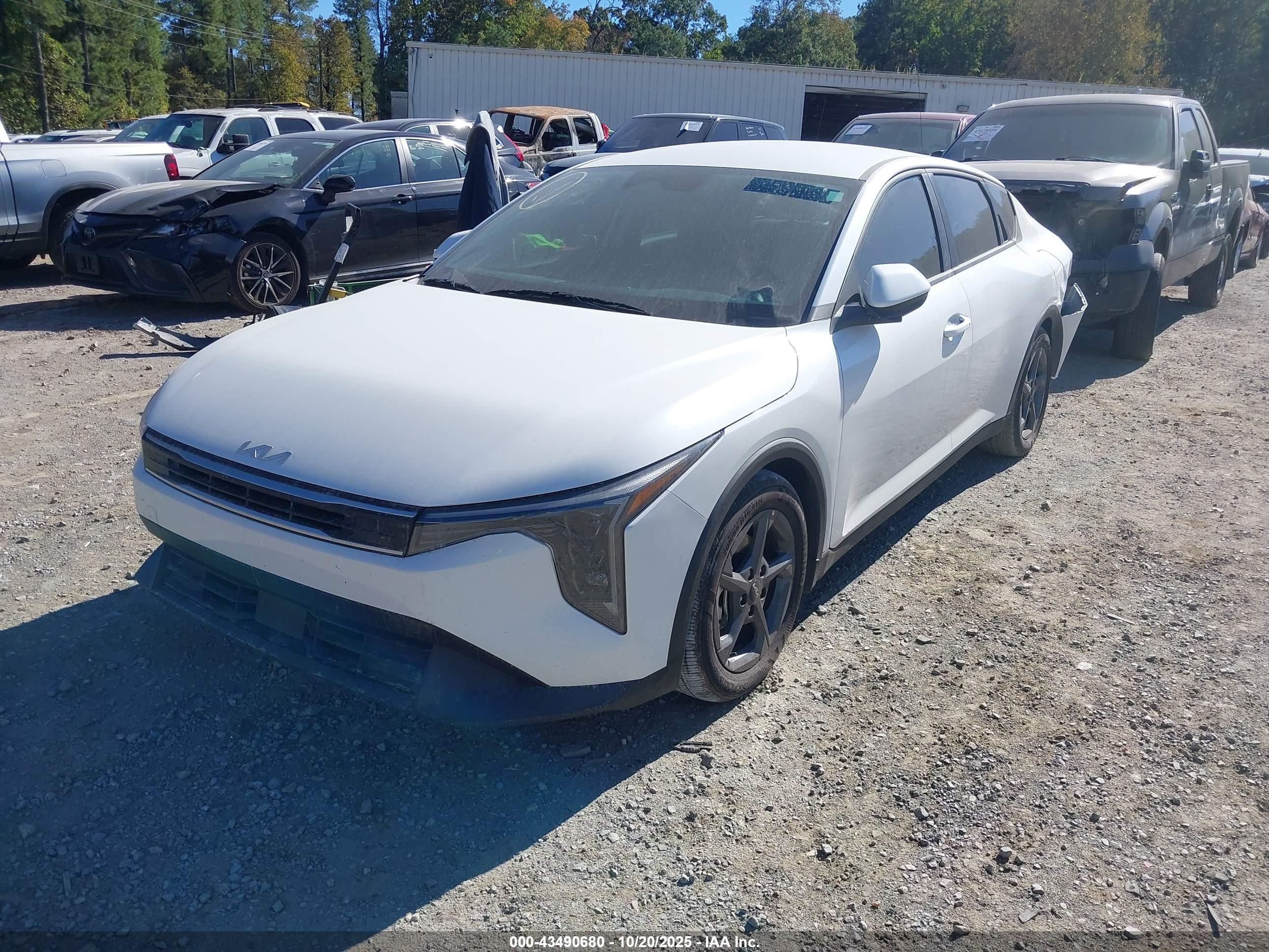 KIA K4 image 2