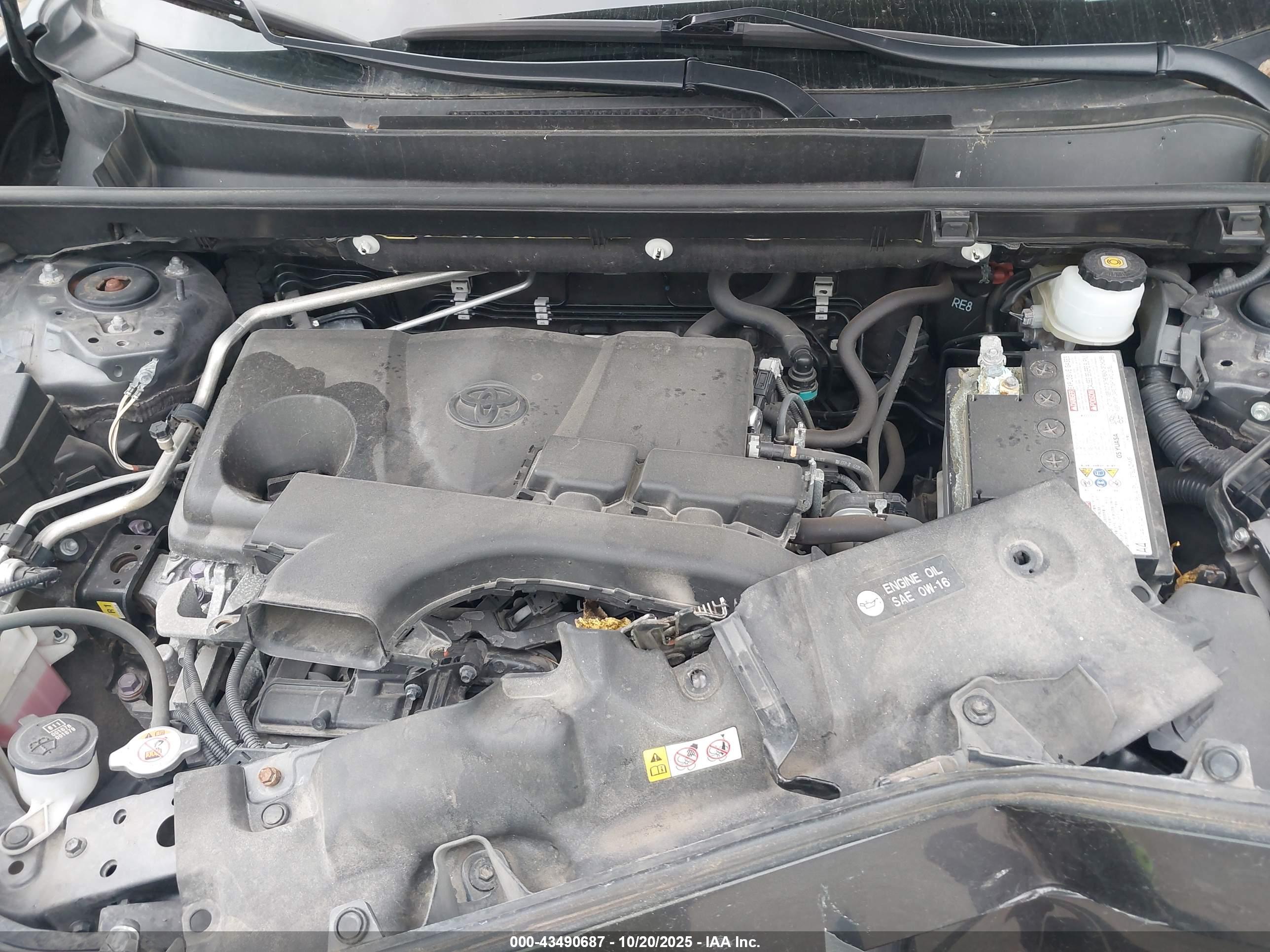 TOYOTA RAV4 image 10