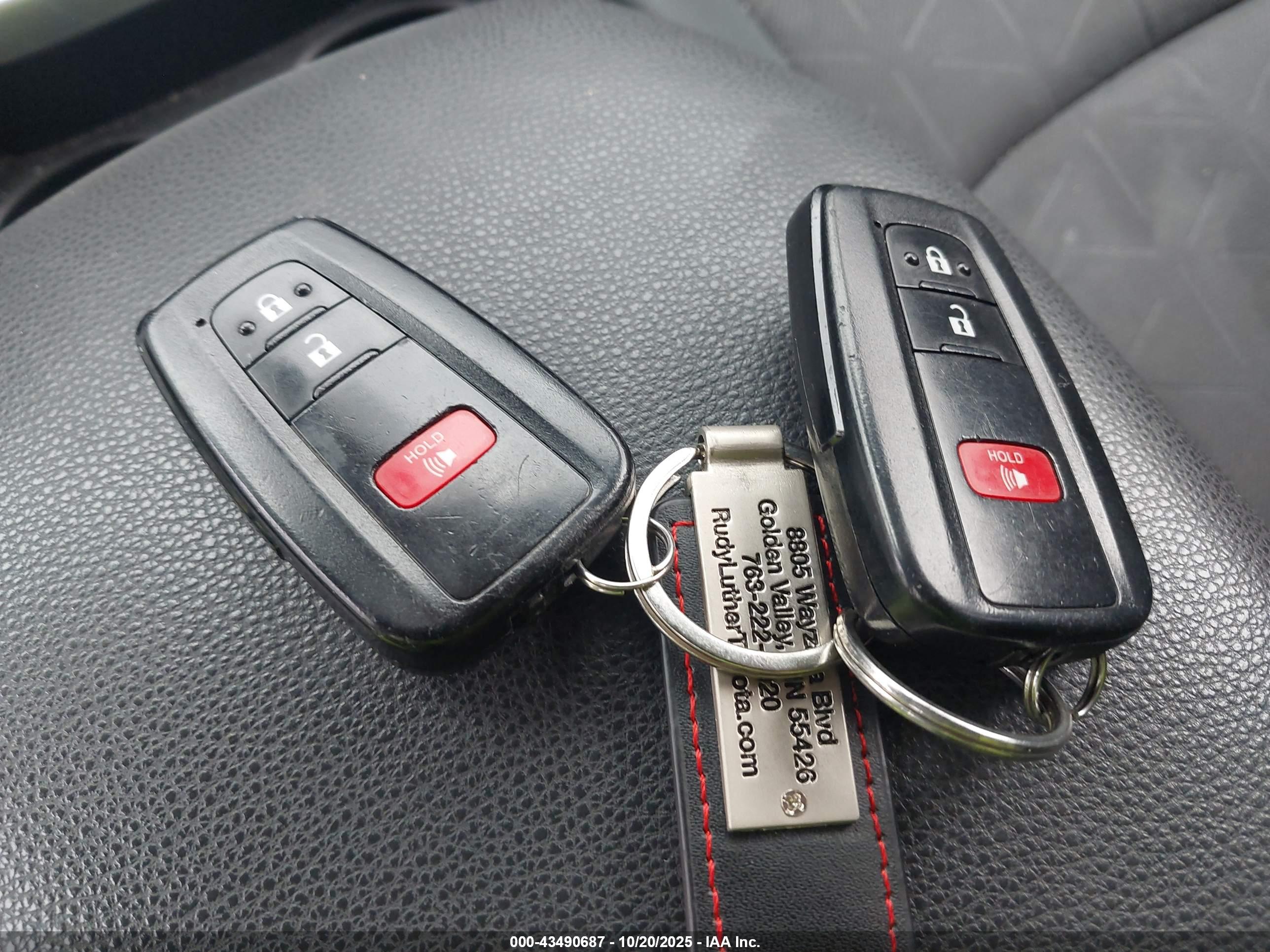 TOYOTA RAV4 image 11
