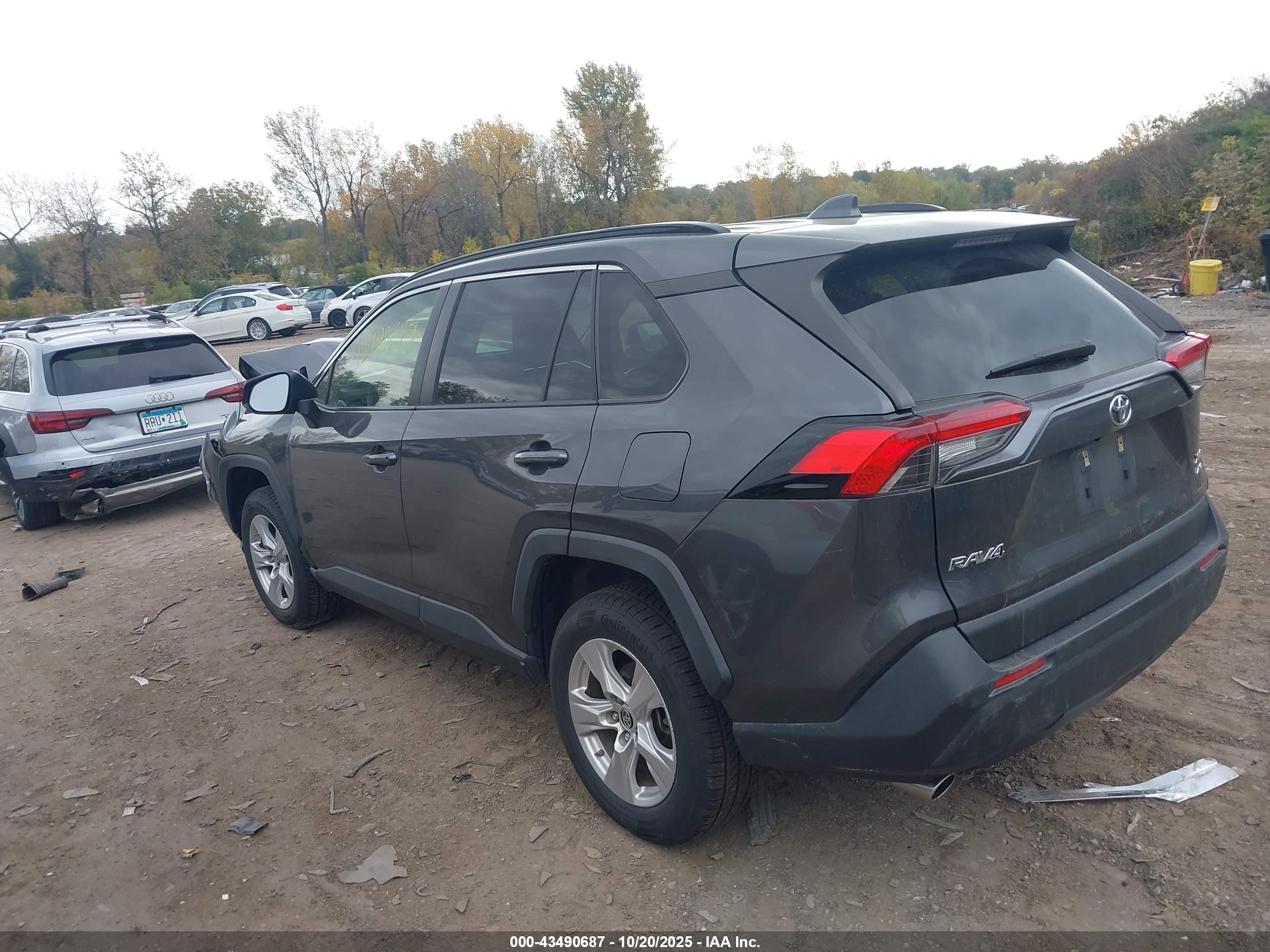 TOYOTA RAV4 image 3