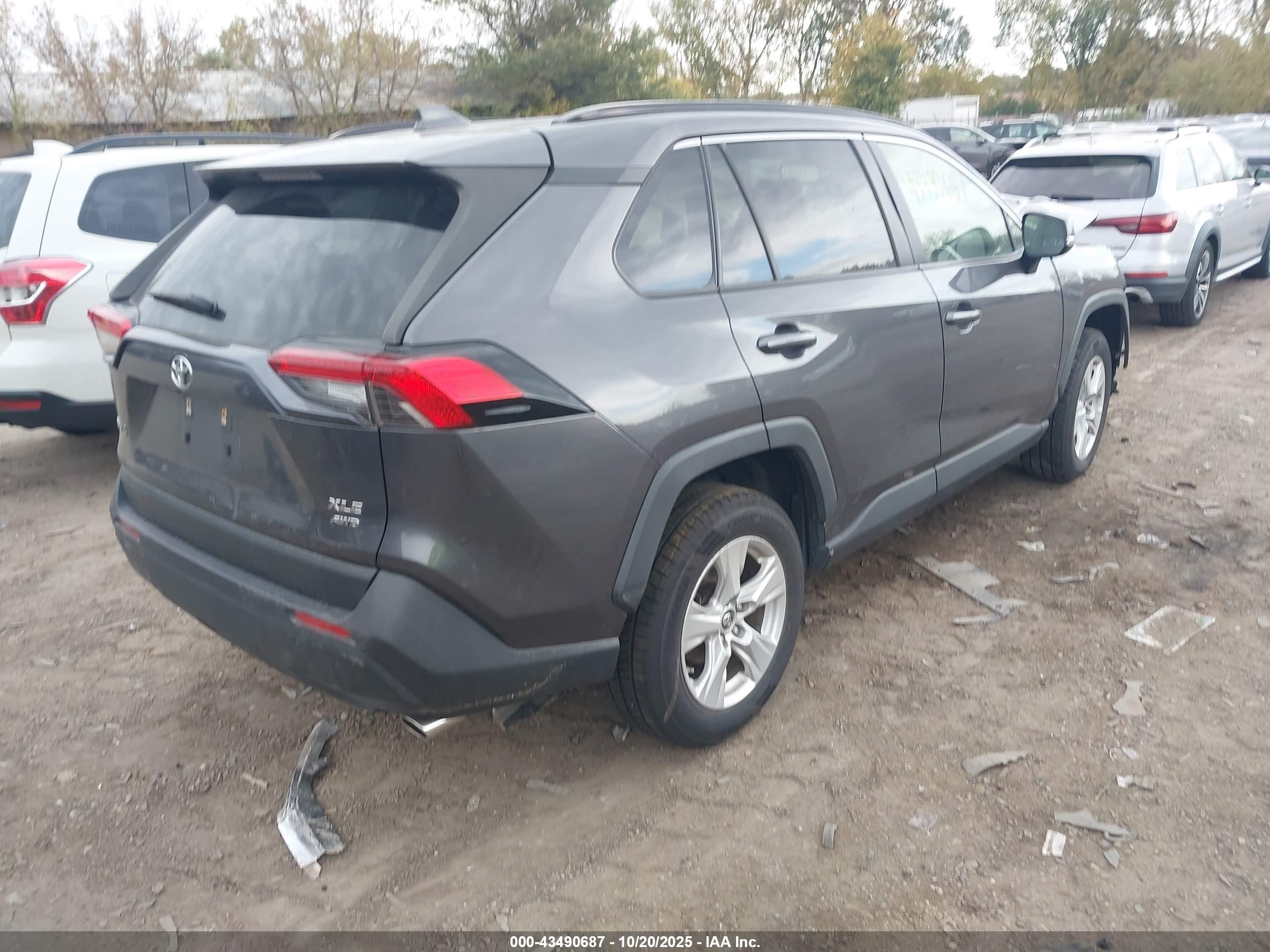 TOYOTA RAV4 image 4
