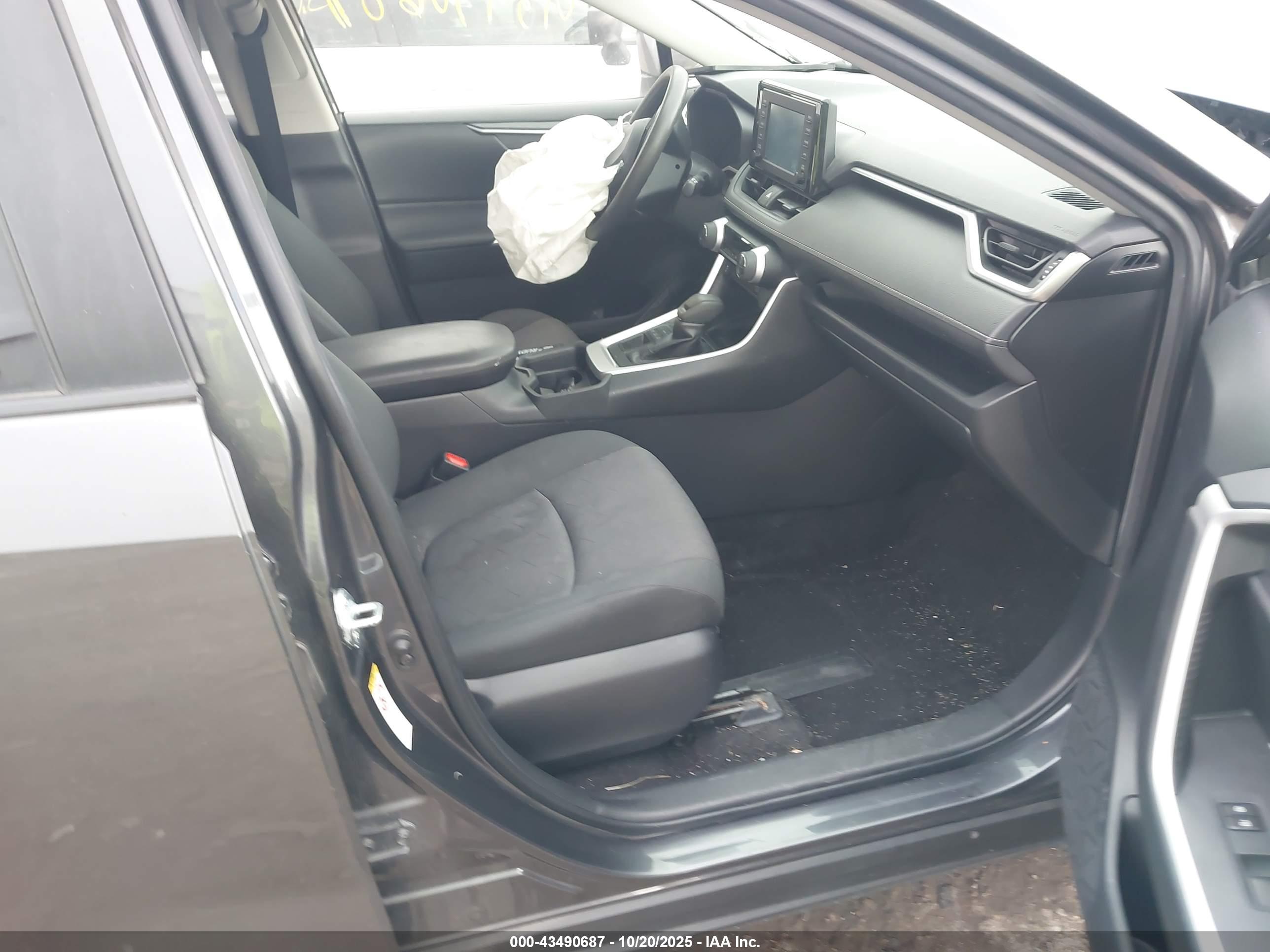TOYOTA RAV4 image 5