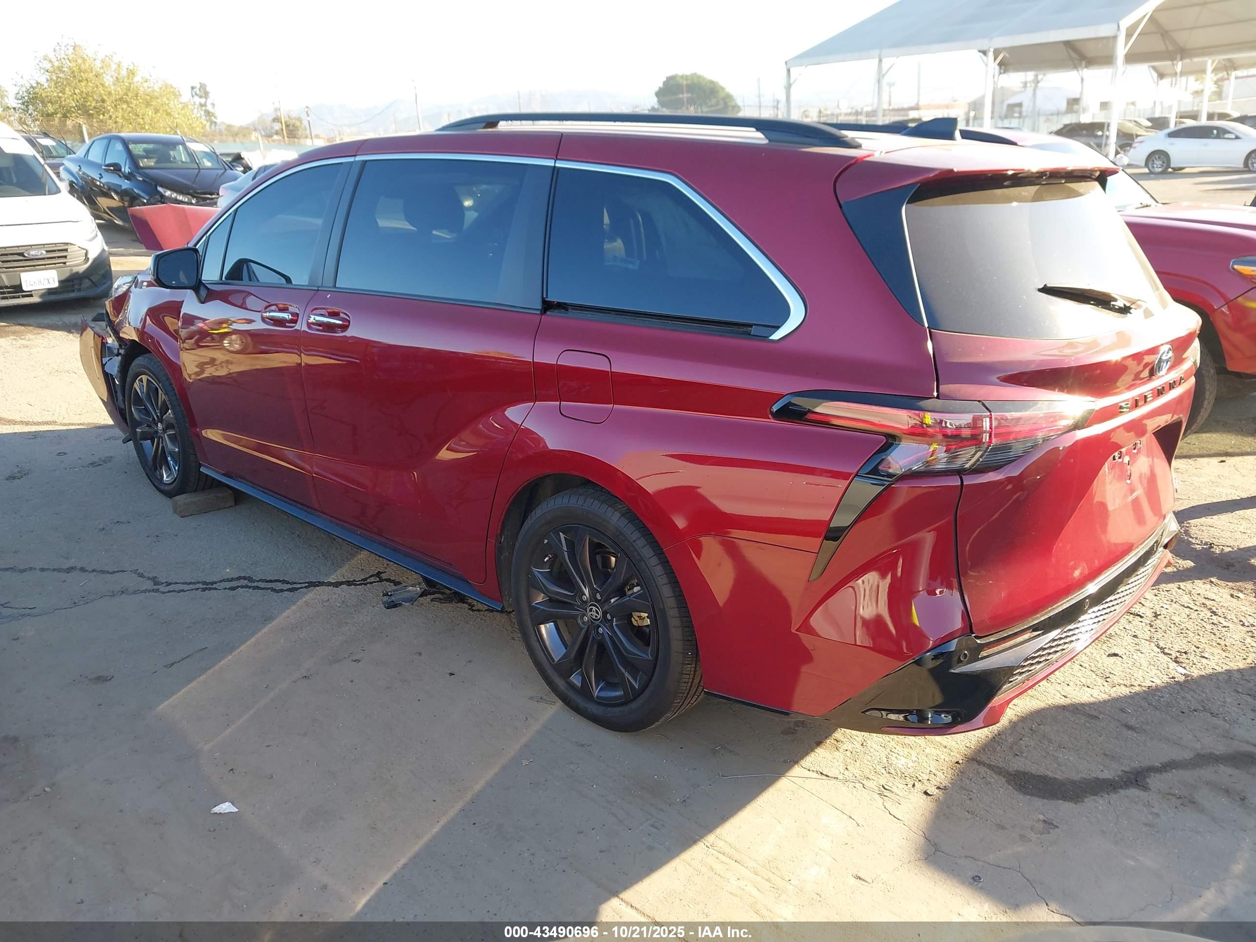 TOYOTA SIENNA image 3
