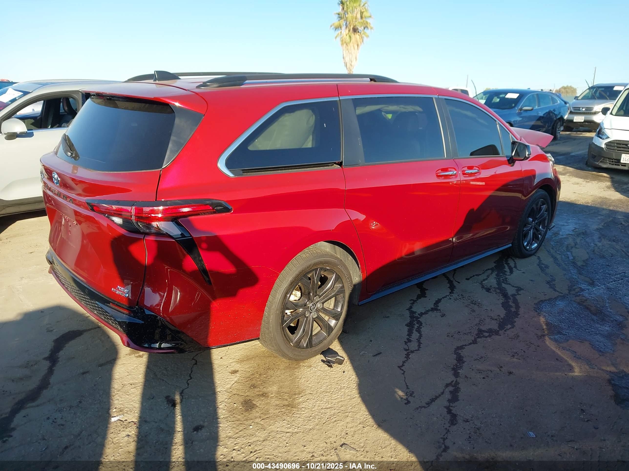 TOYOTA SIENNA image 4
