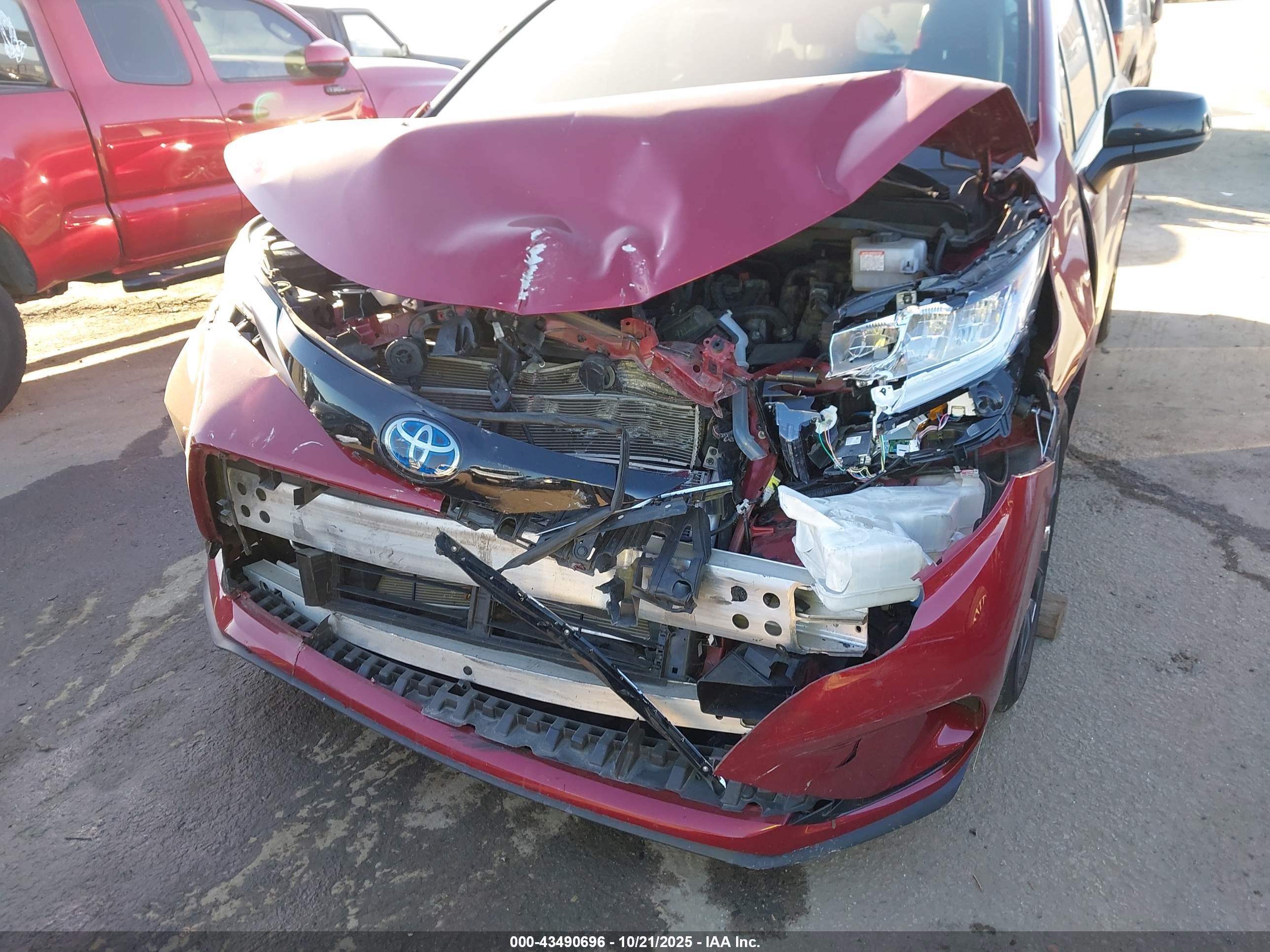 TOYOTA SIENNA image 6