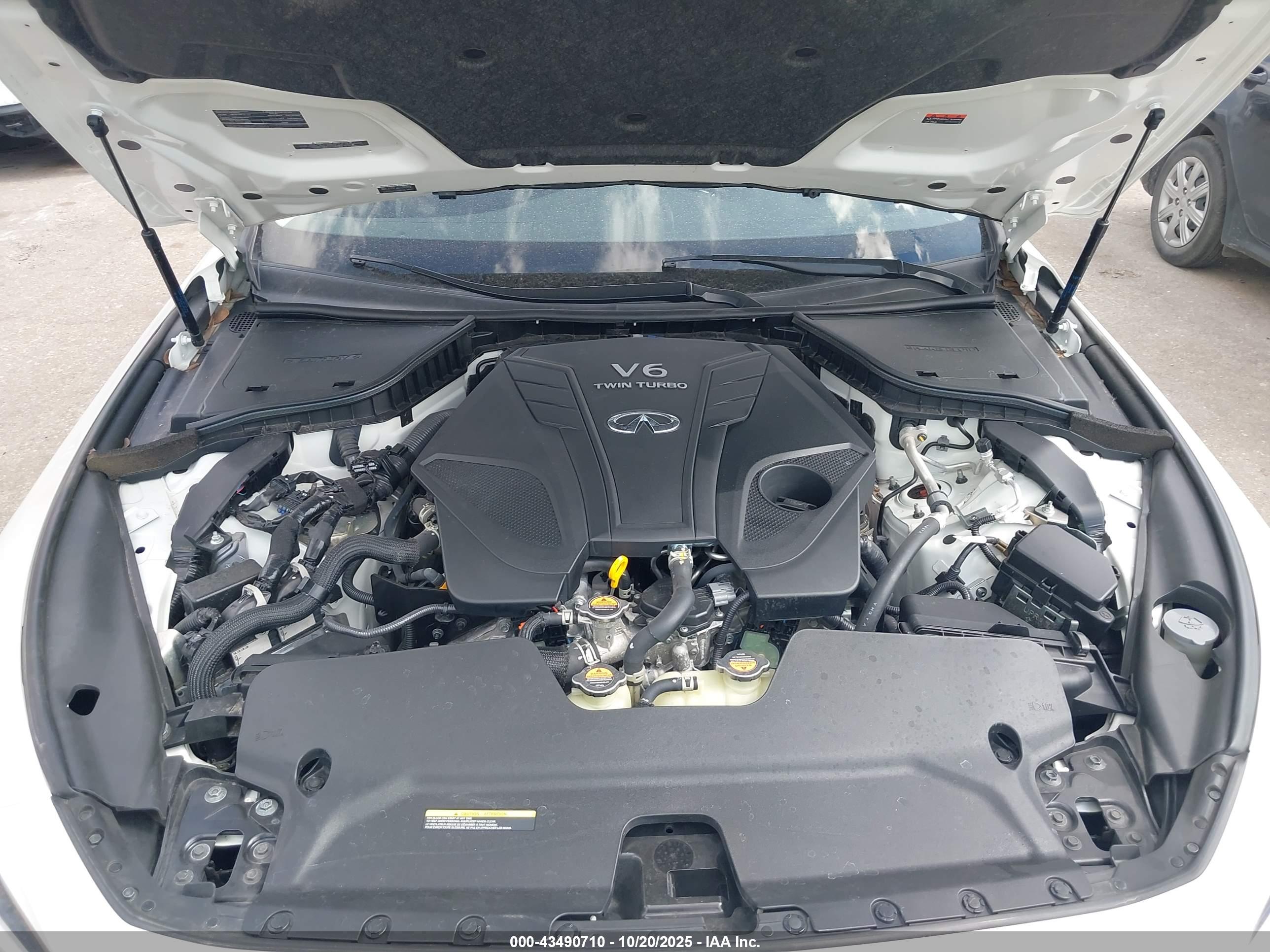INFINITI Q50 image 10