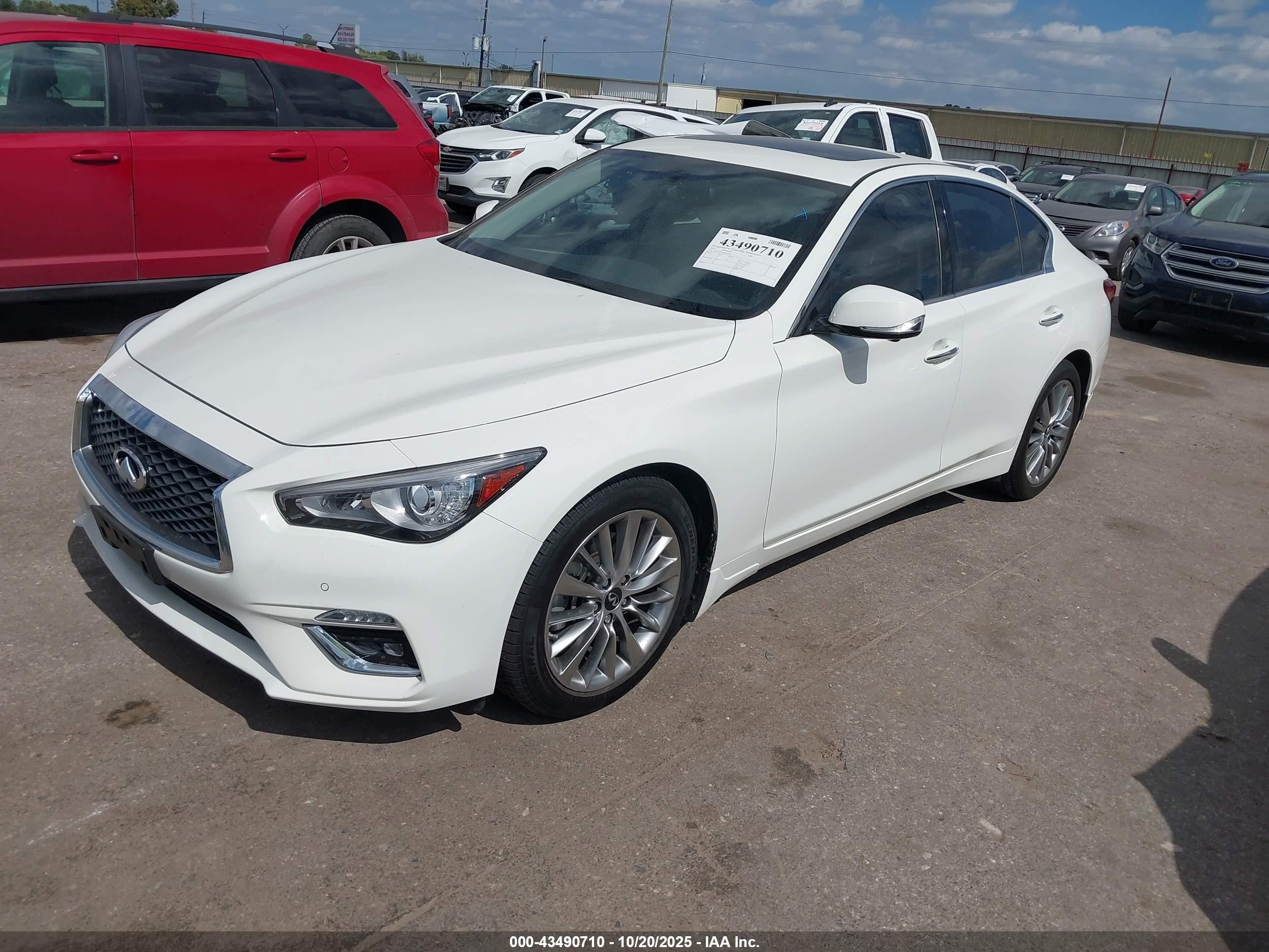 INFINITI Q50 image 2