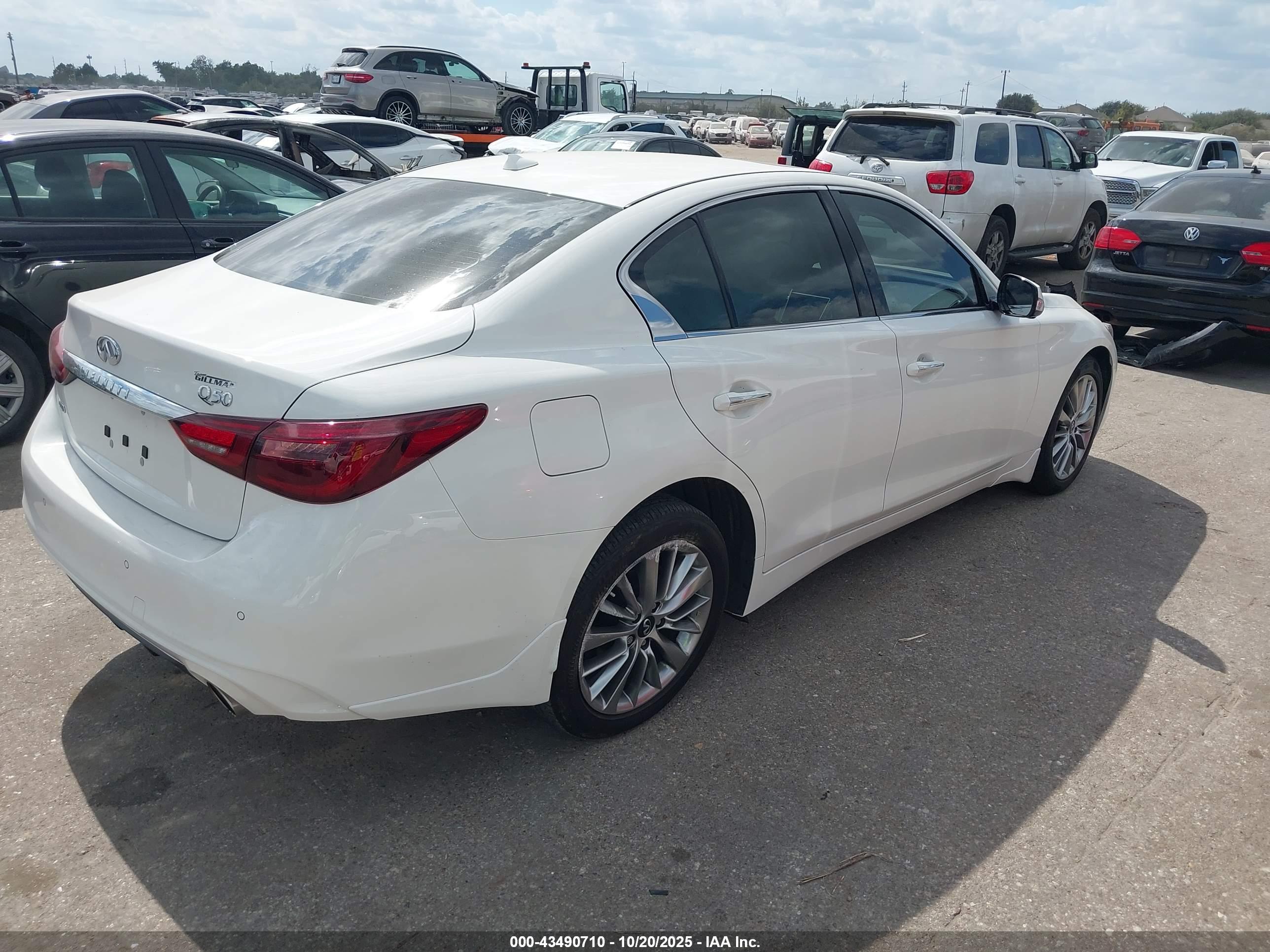 INFINITI Q50 image 4
