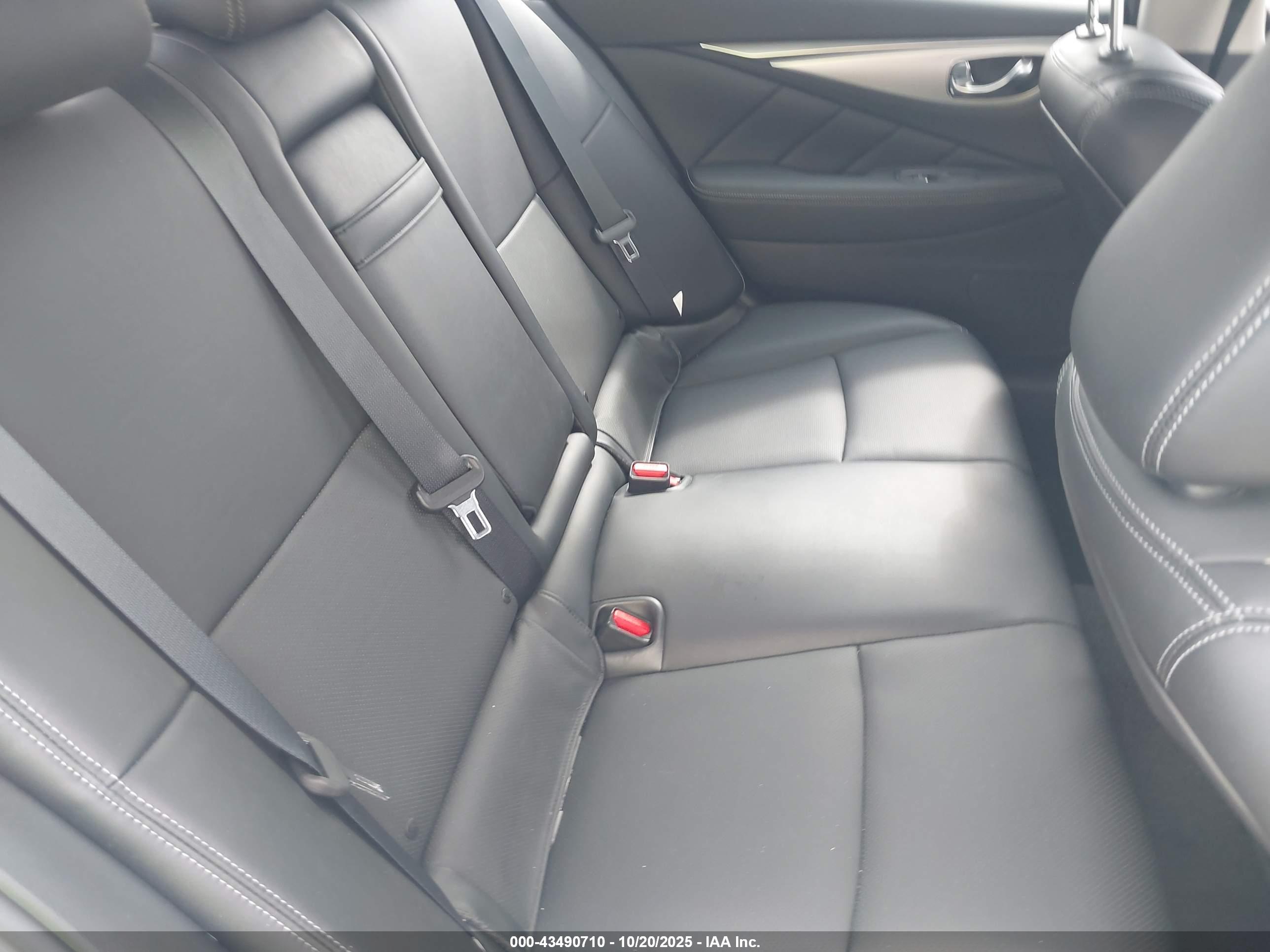 INFINITI Q50 image 8