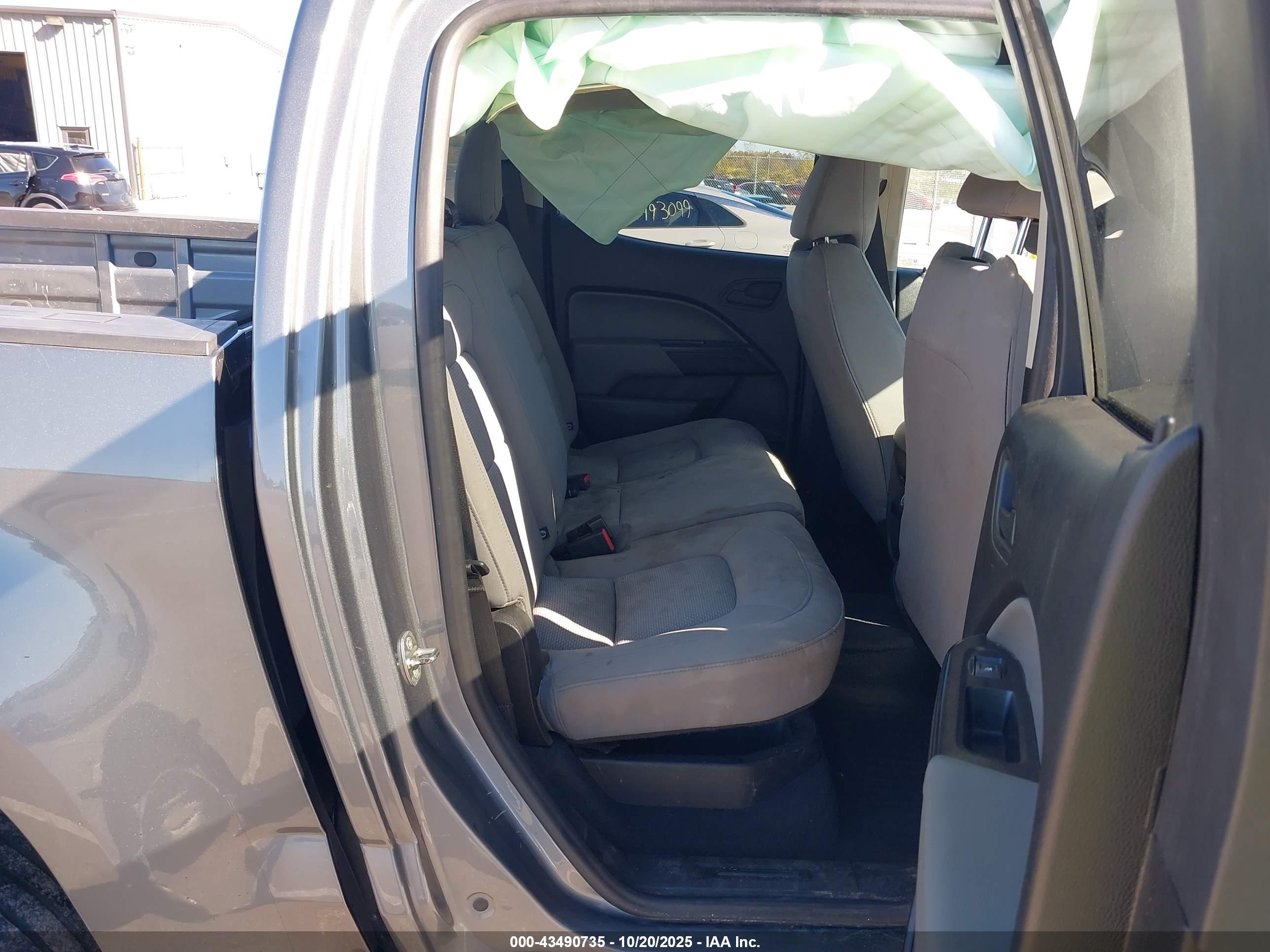 CHEVROLET COLORADO image 8