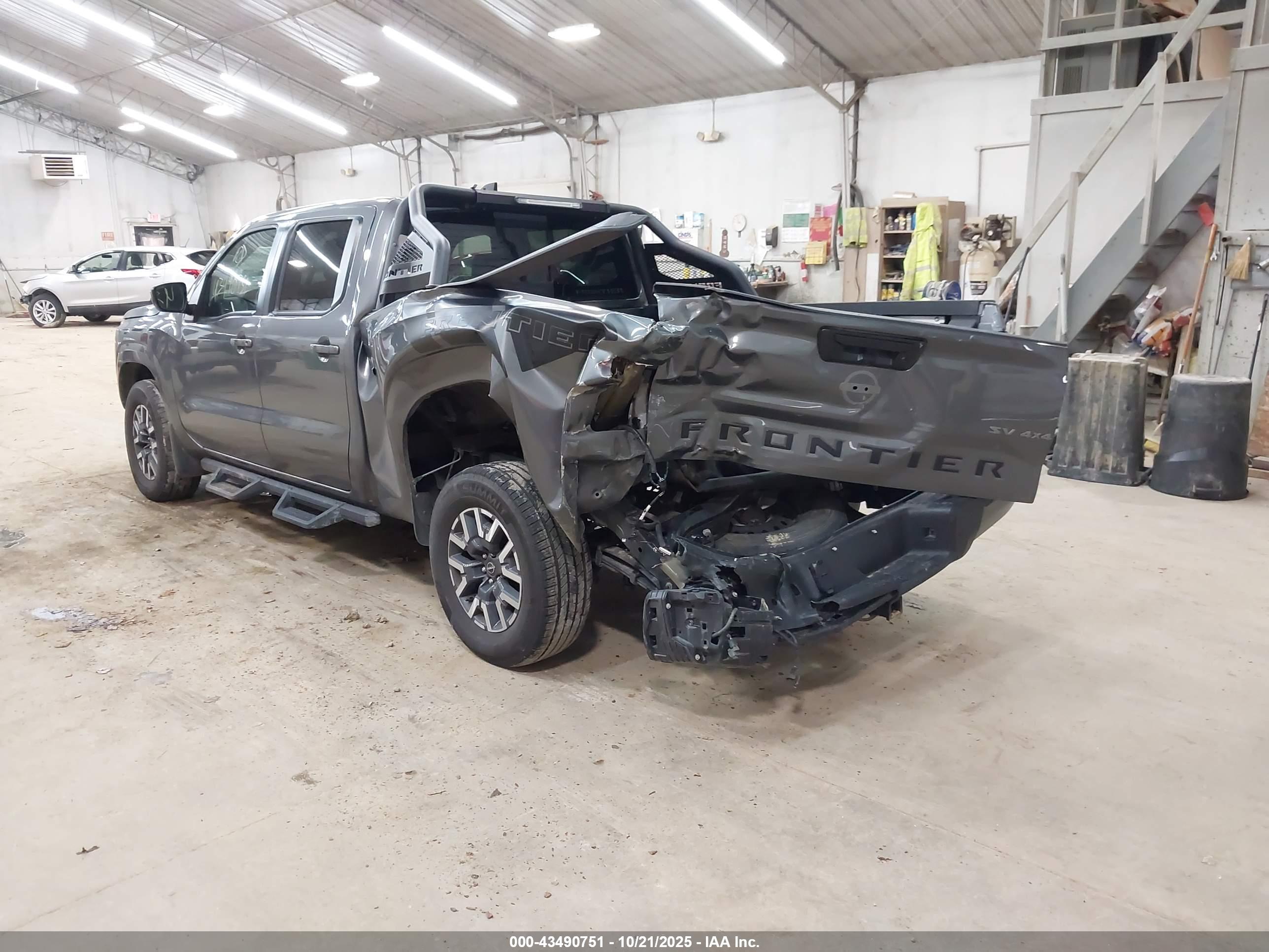 NISSAN FRONTIER image 3