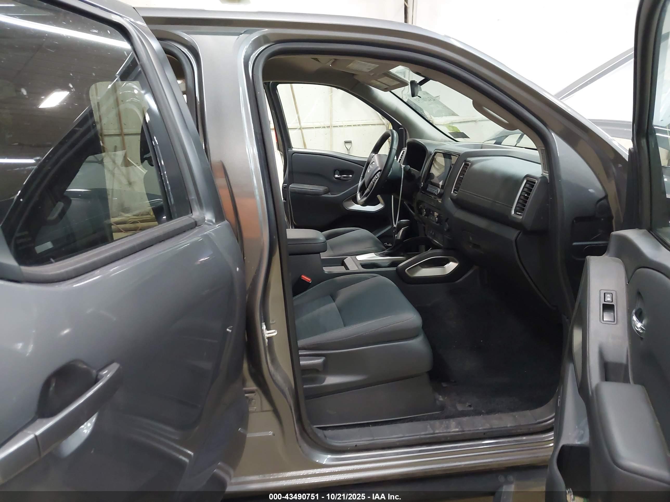 NISSAN FRONTIER image 5