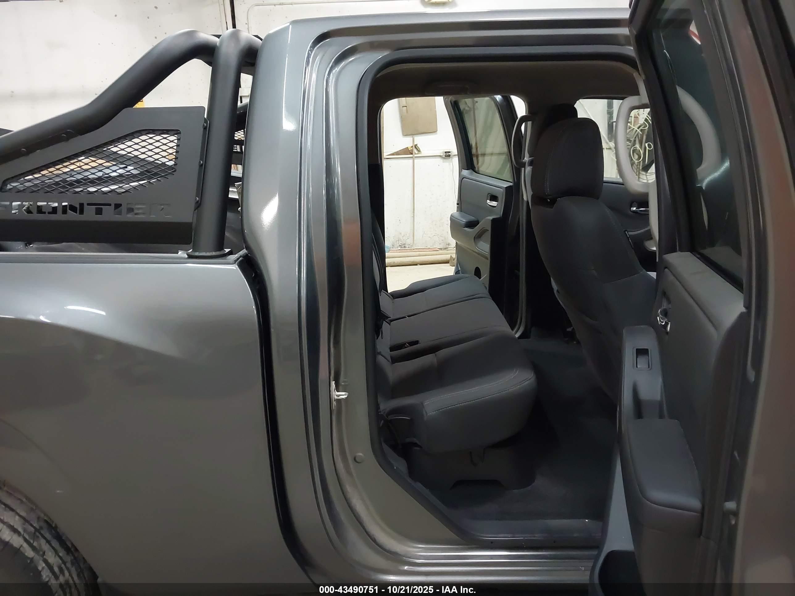 NISSAN FRONTIER image 8