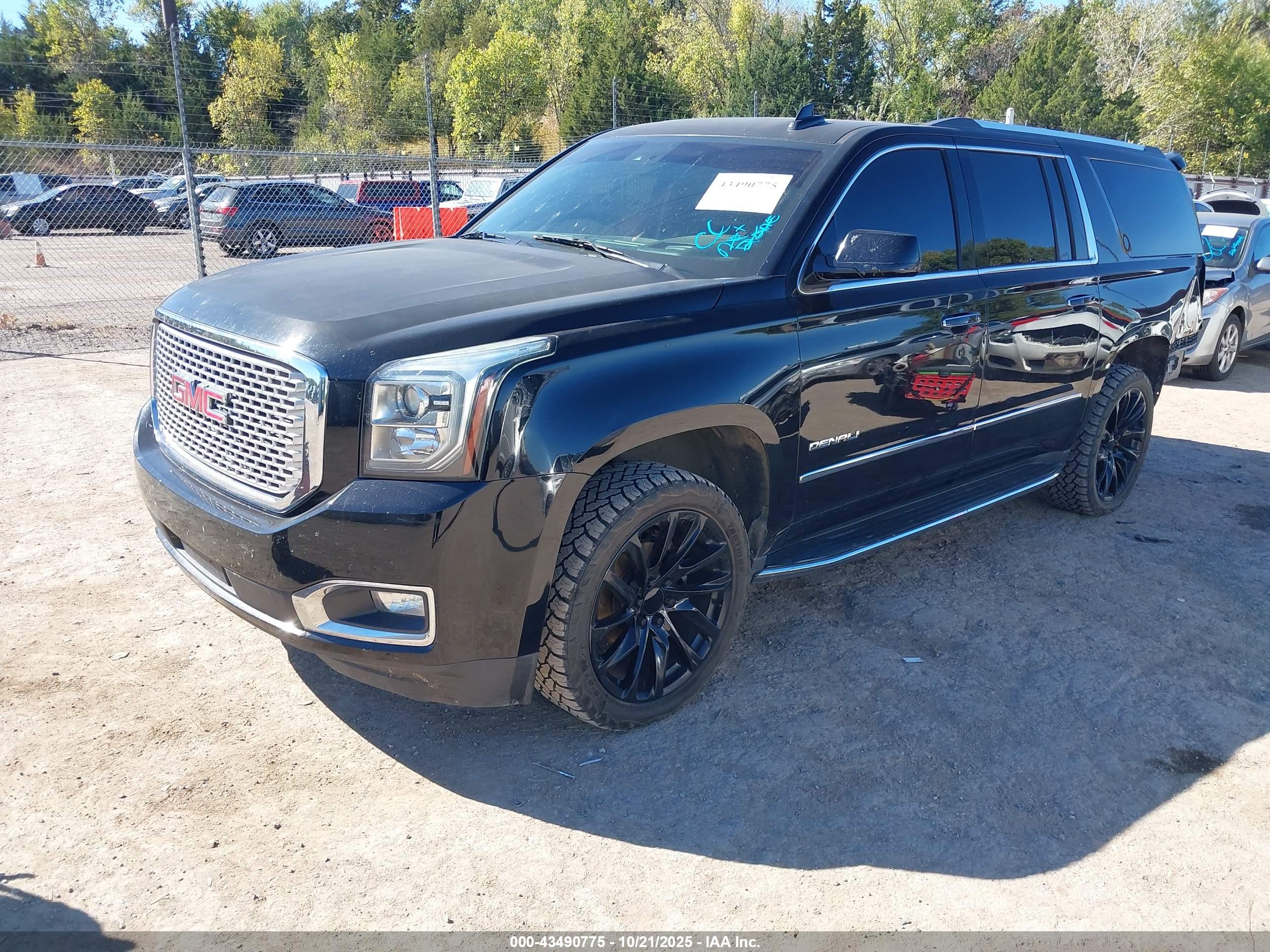 GMC YUKON image 2