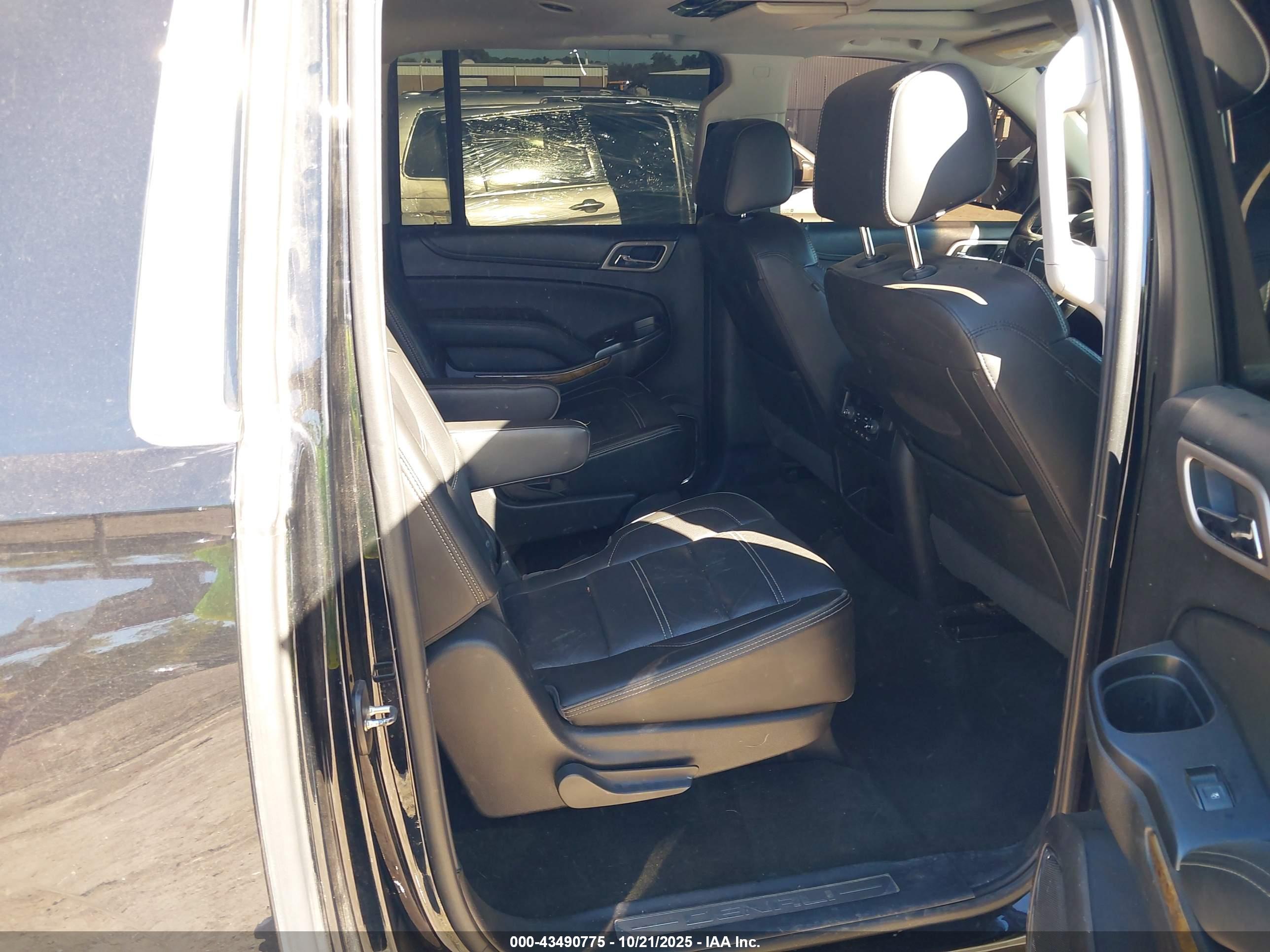 GMC YUKON image 8