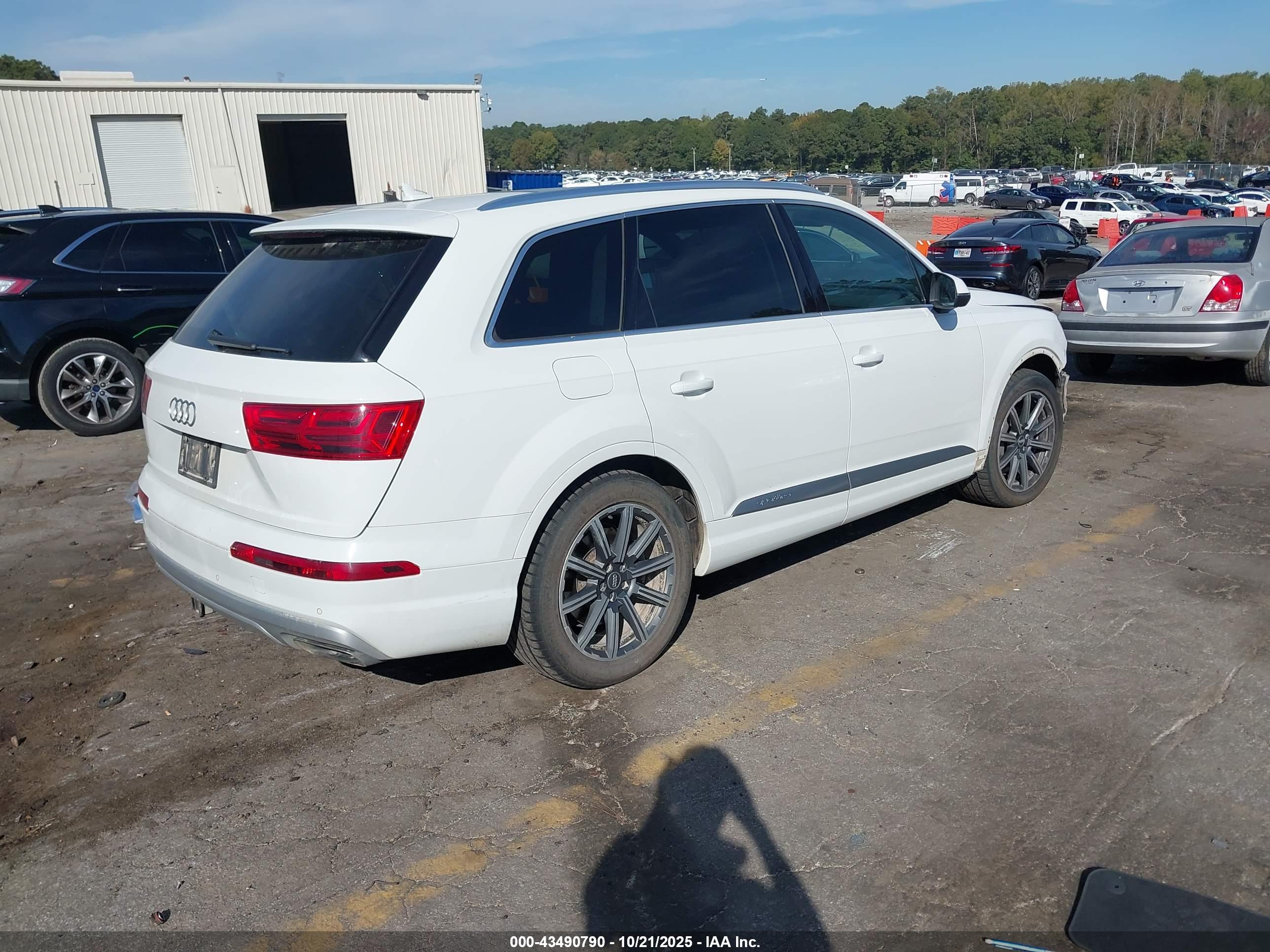 AUDI Q7 image 4