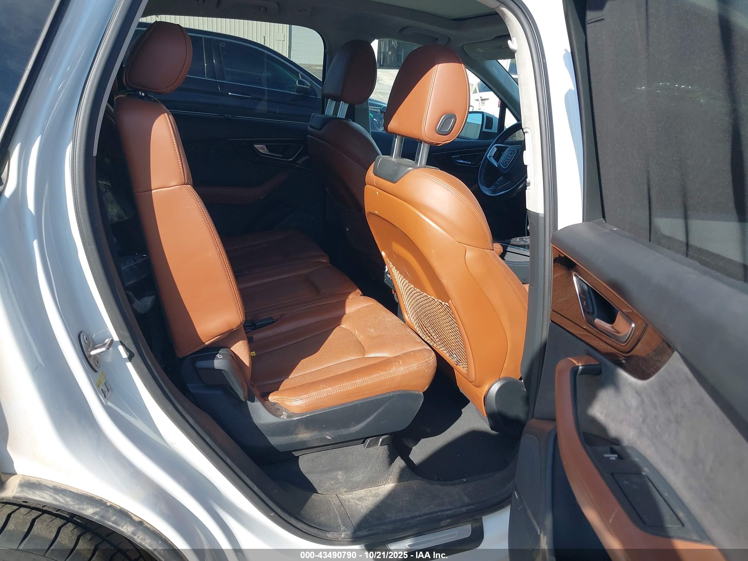 AUDI Q7 image 8