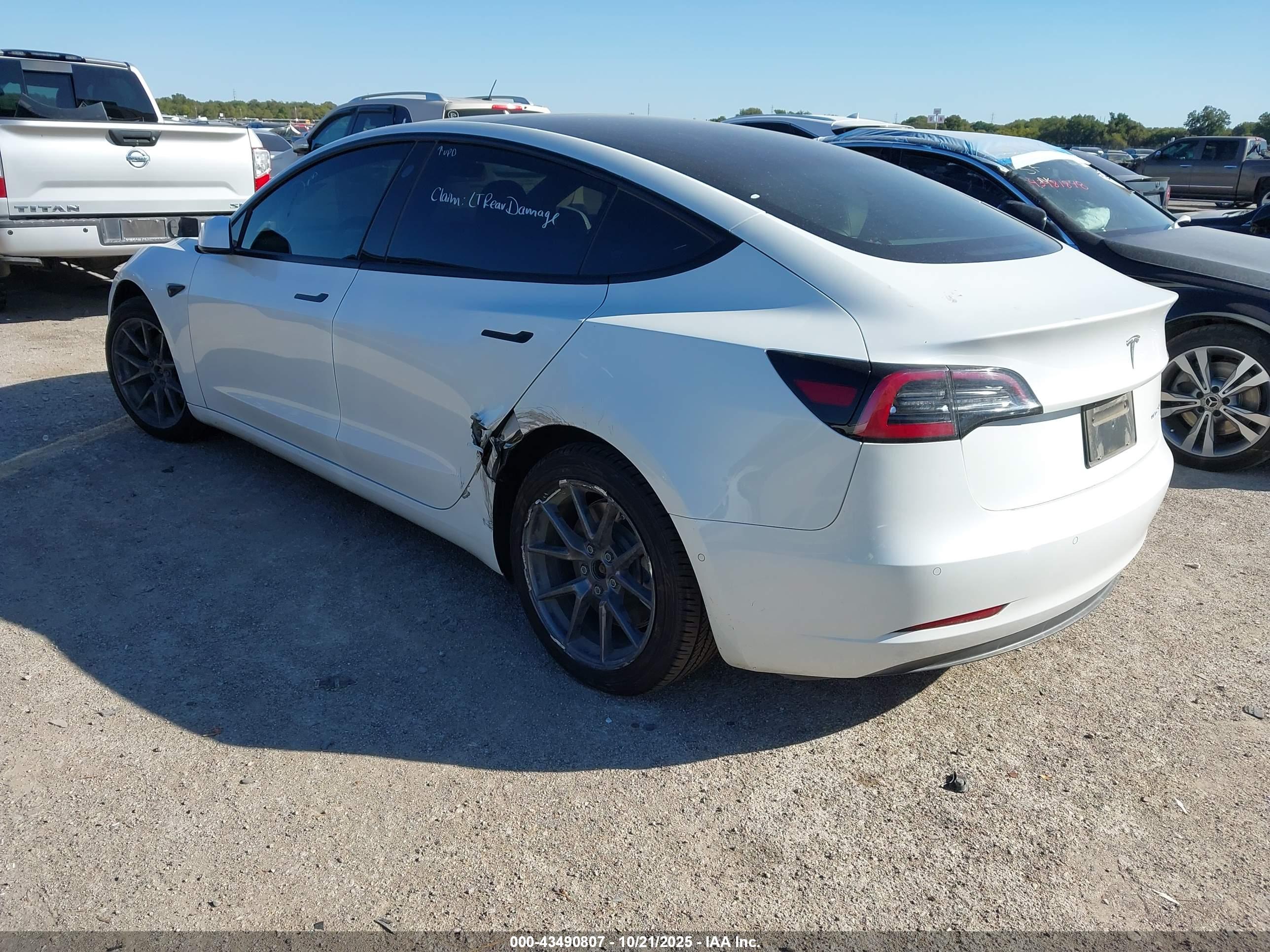 TESLA MODEL image 3