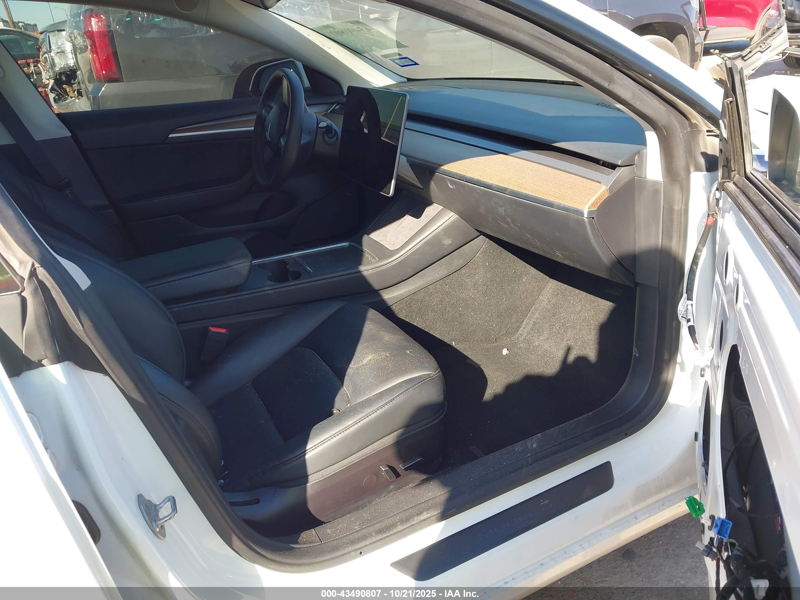 TESLA MODEL image 5