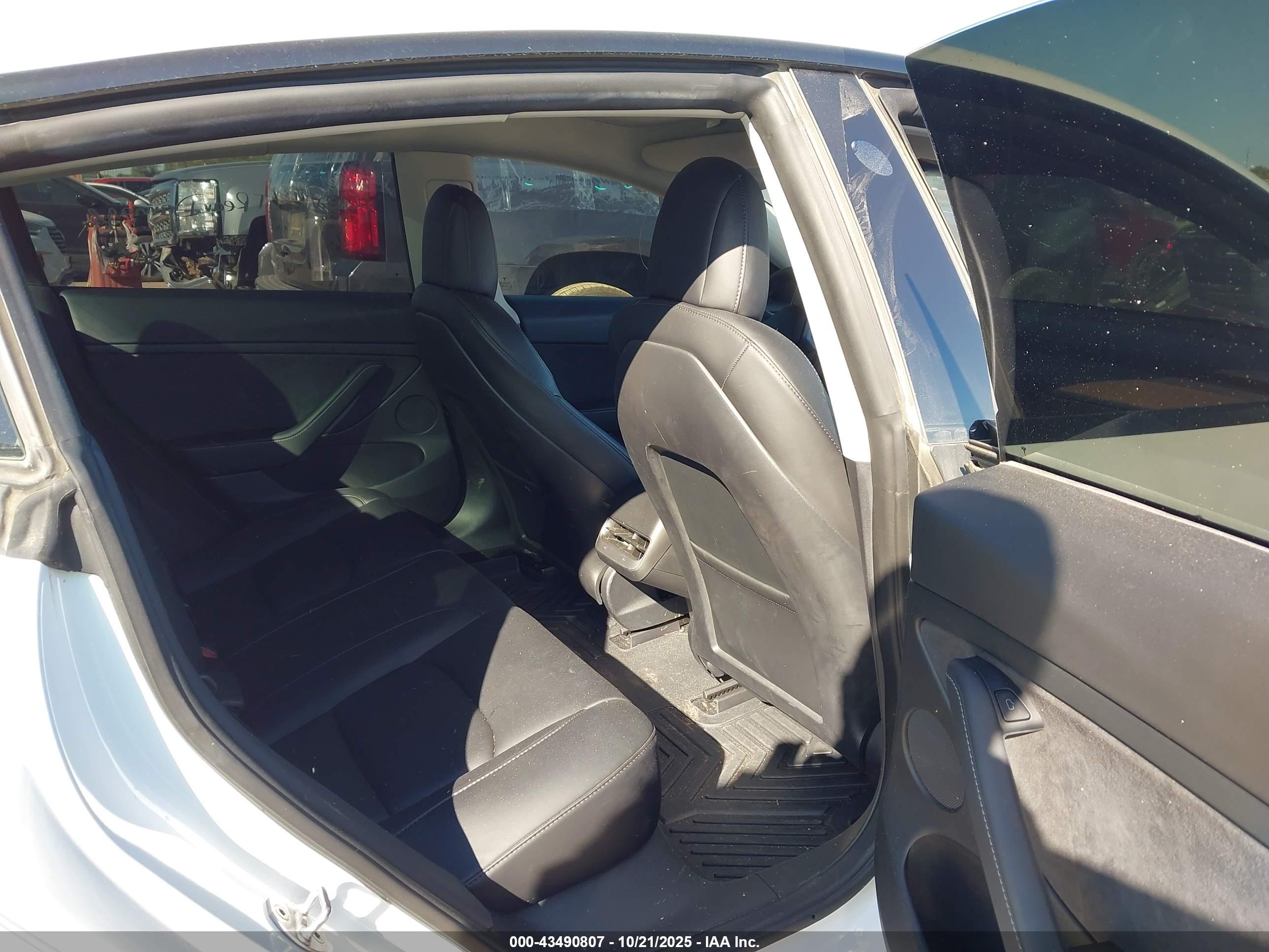 TESLA MODEL image 8