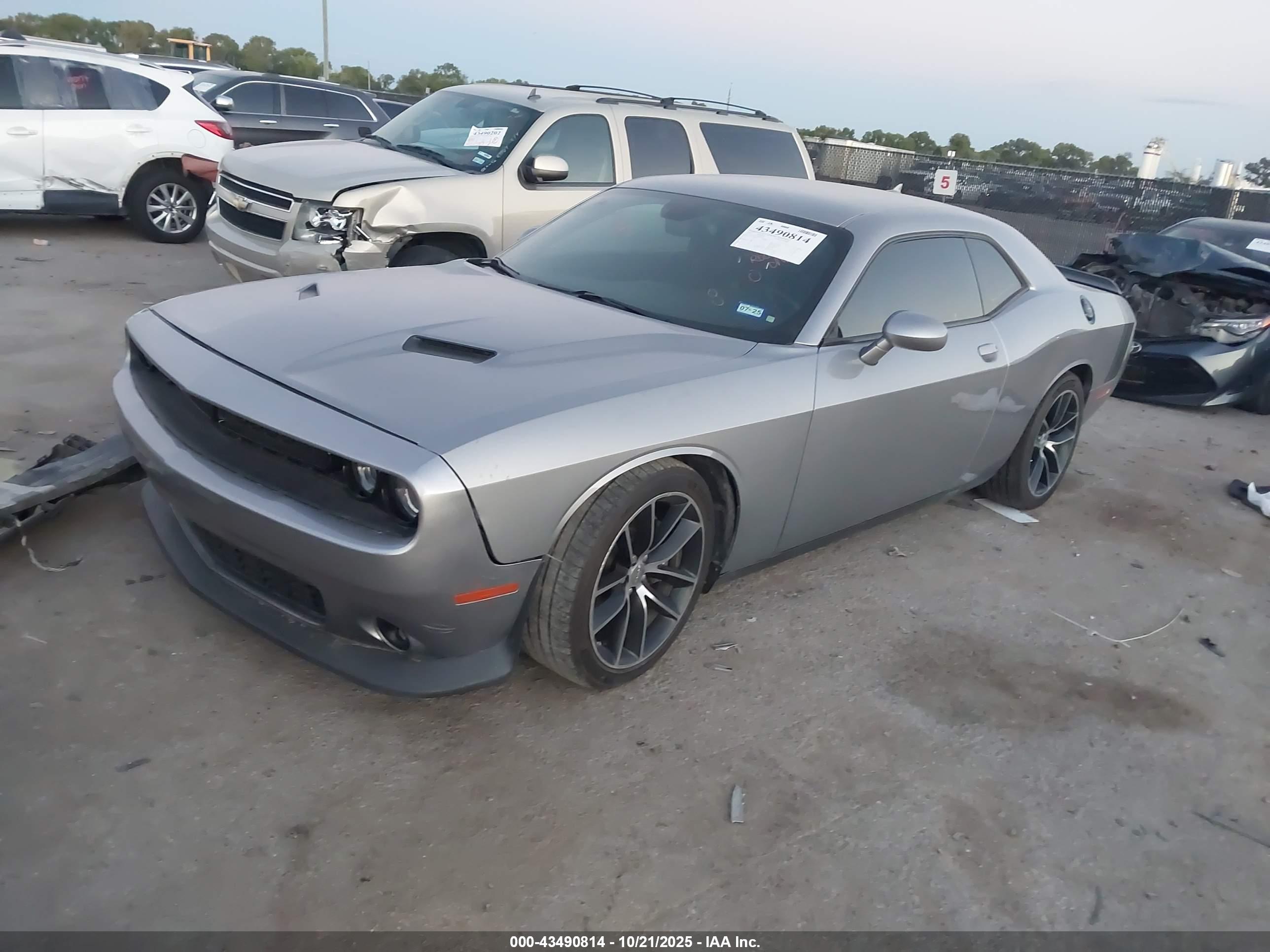 DODGE CHALLENGER image 2