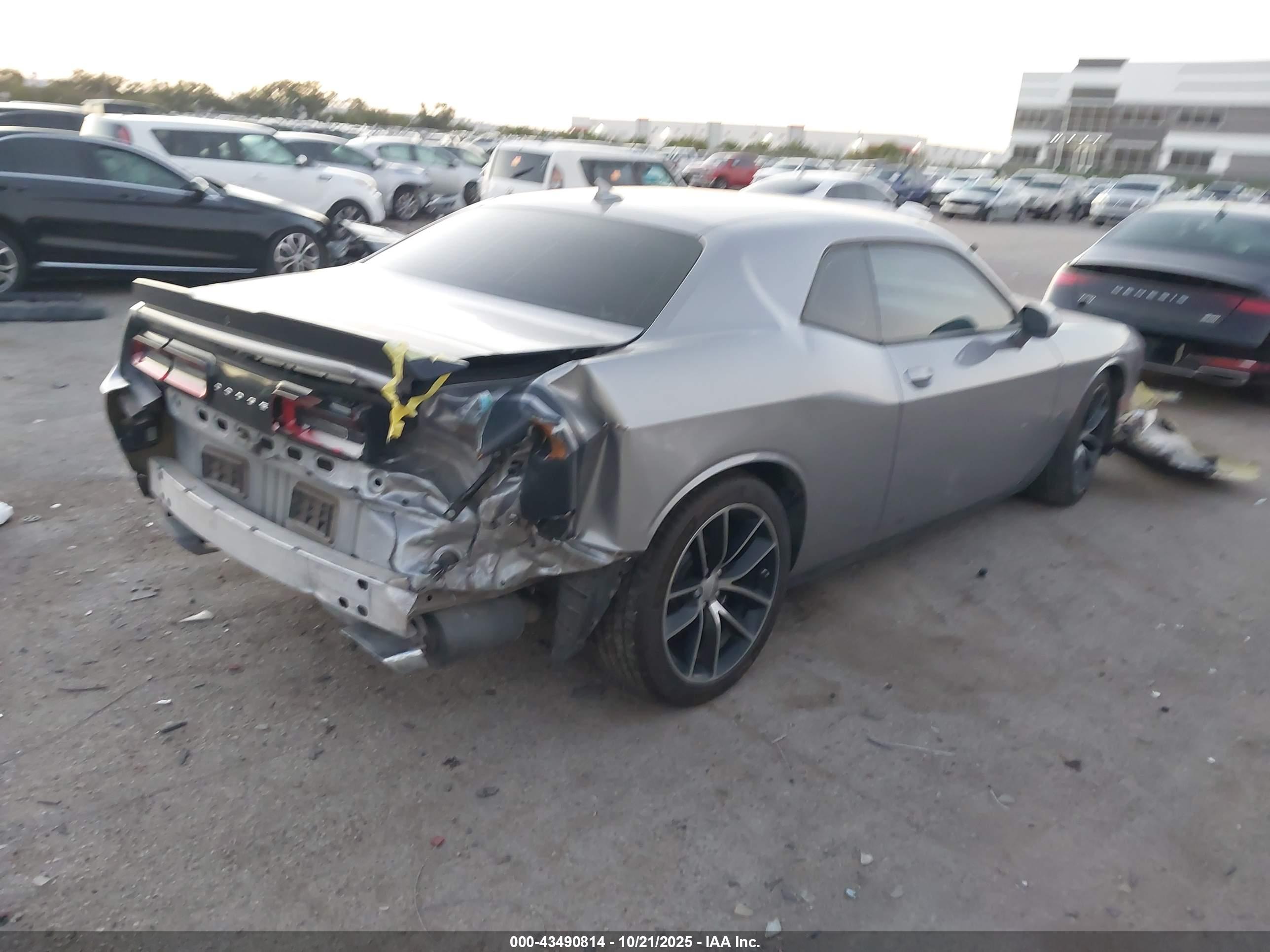 DODGE CHALLENGER image 4