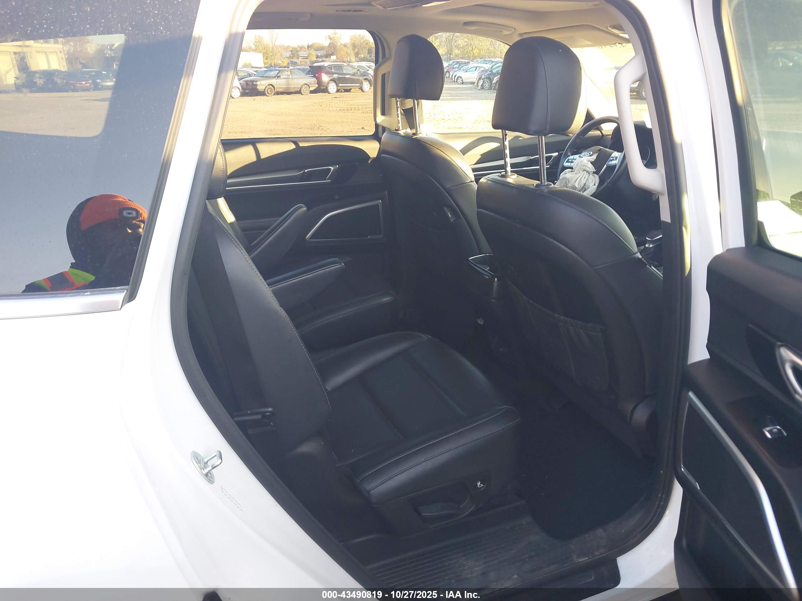 KIA TELLURIDE image 8