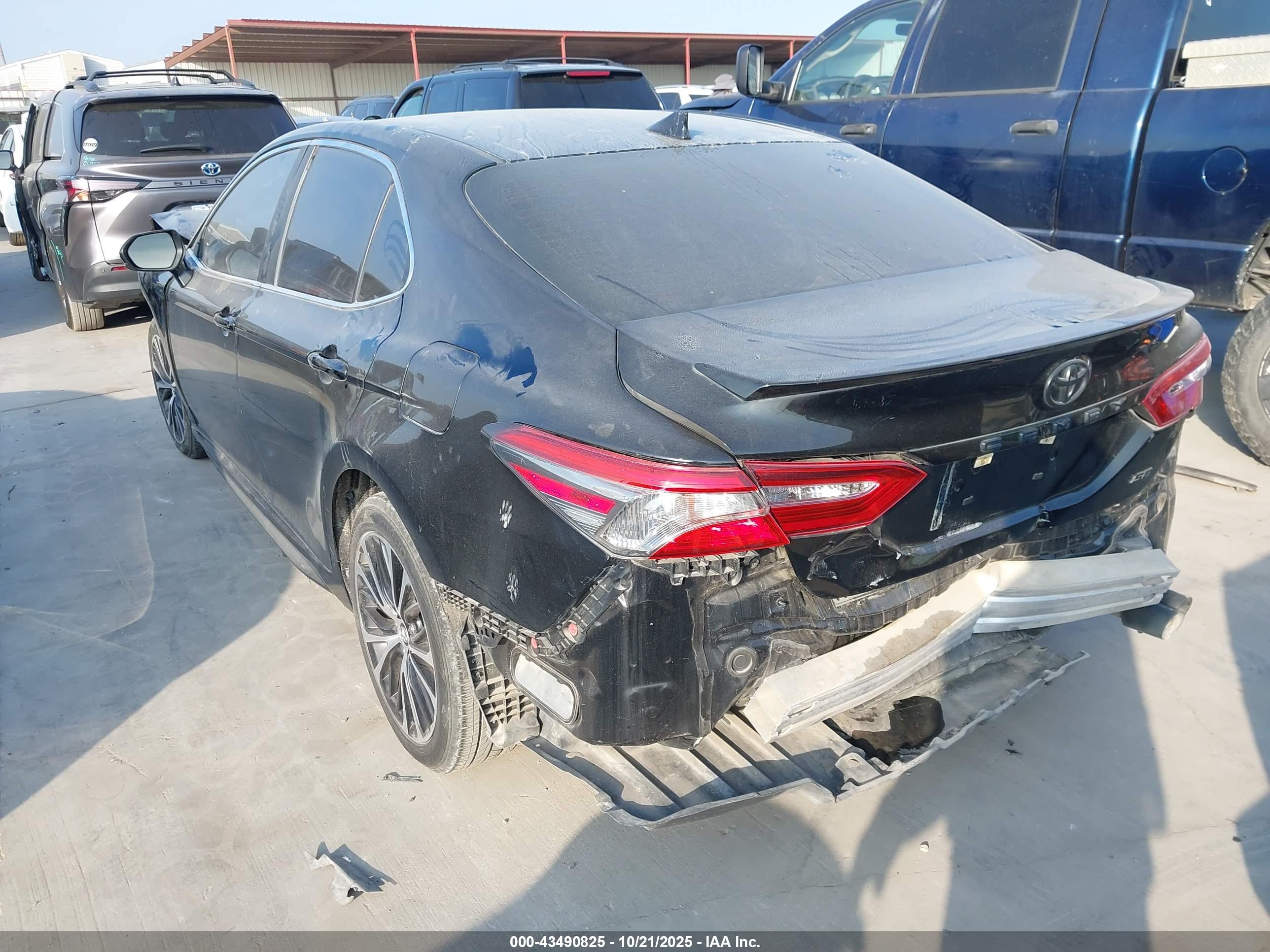 TOYOTA CAMRY image 3