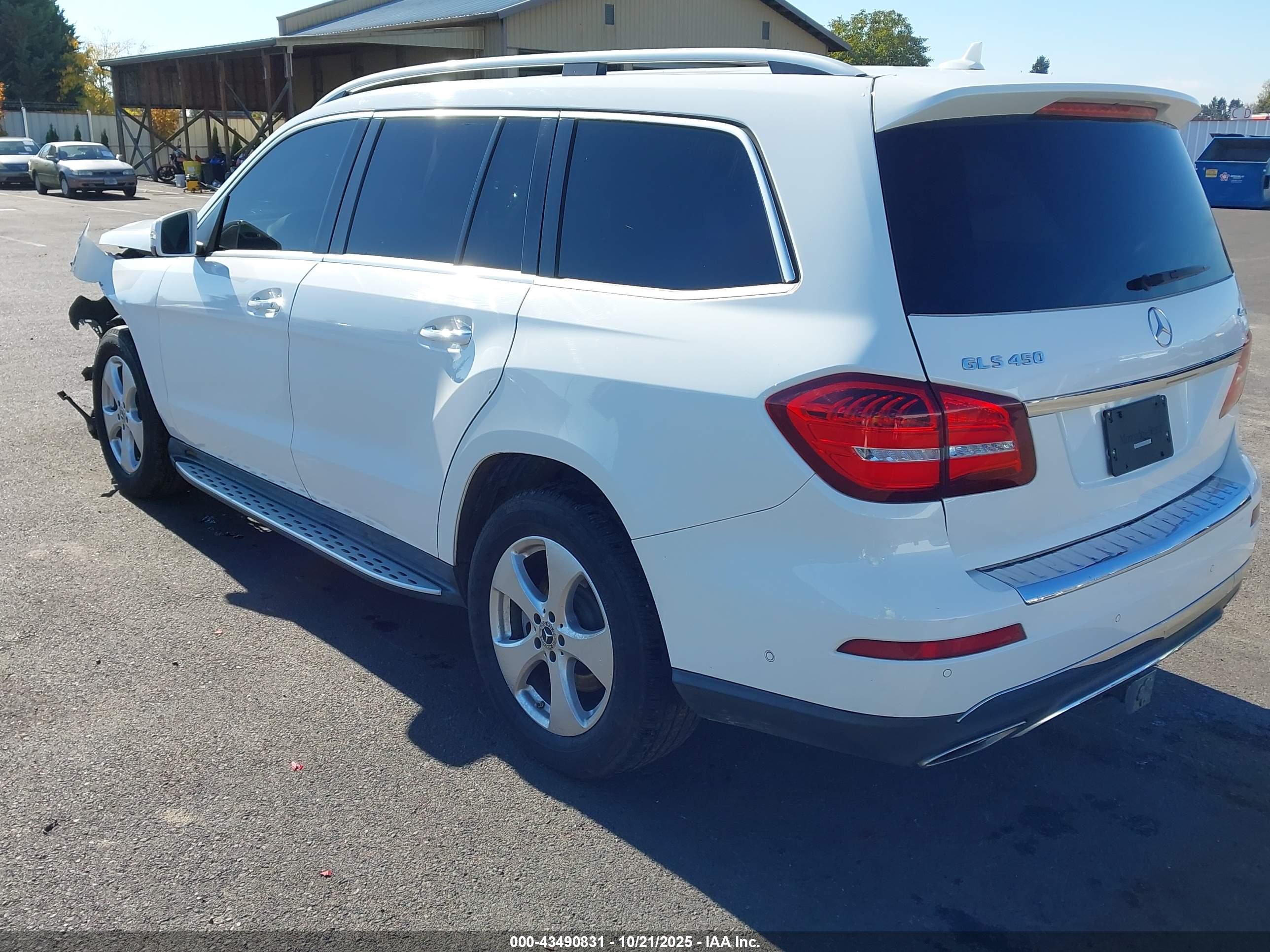 MERCEDES-BENZ GLS image 3