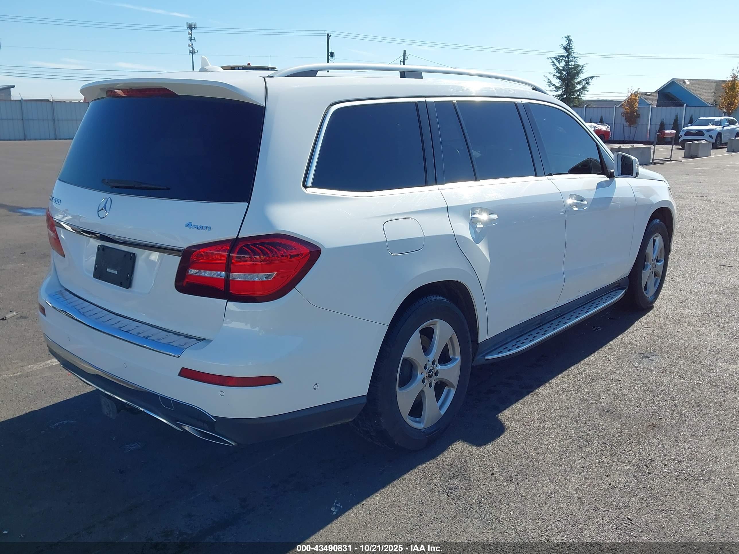 MERCEDES-BENZ GLS image 4