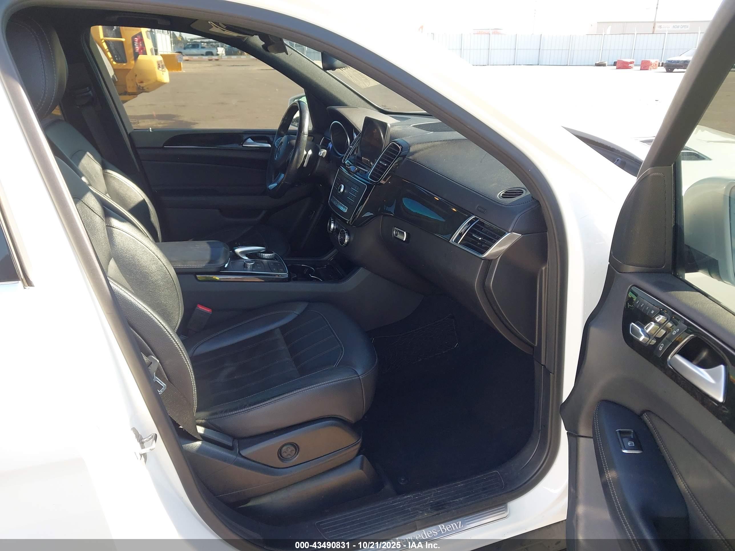 MERCEDES-BENZ GLS image 5