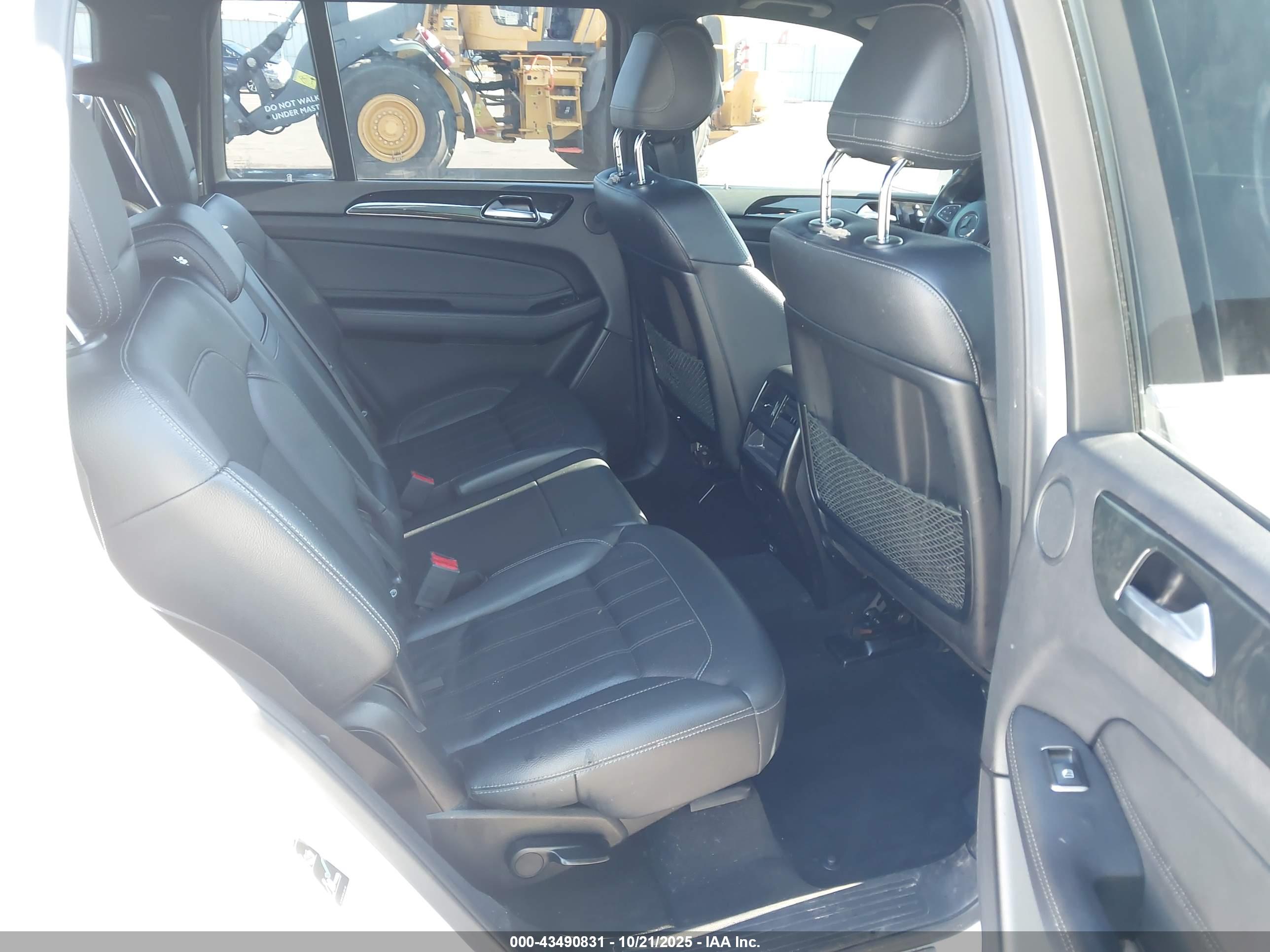 MERCEDES-BENZ GLS image 8