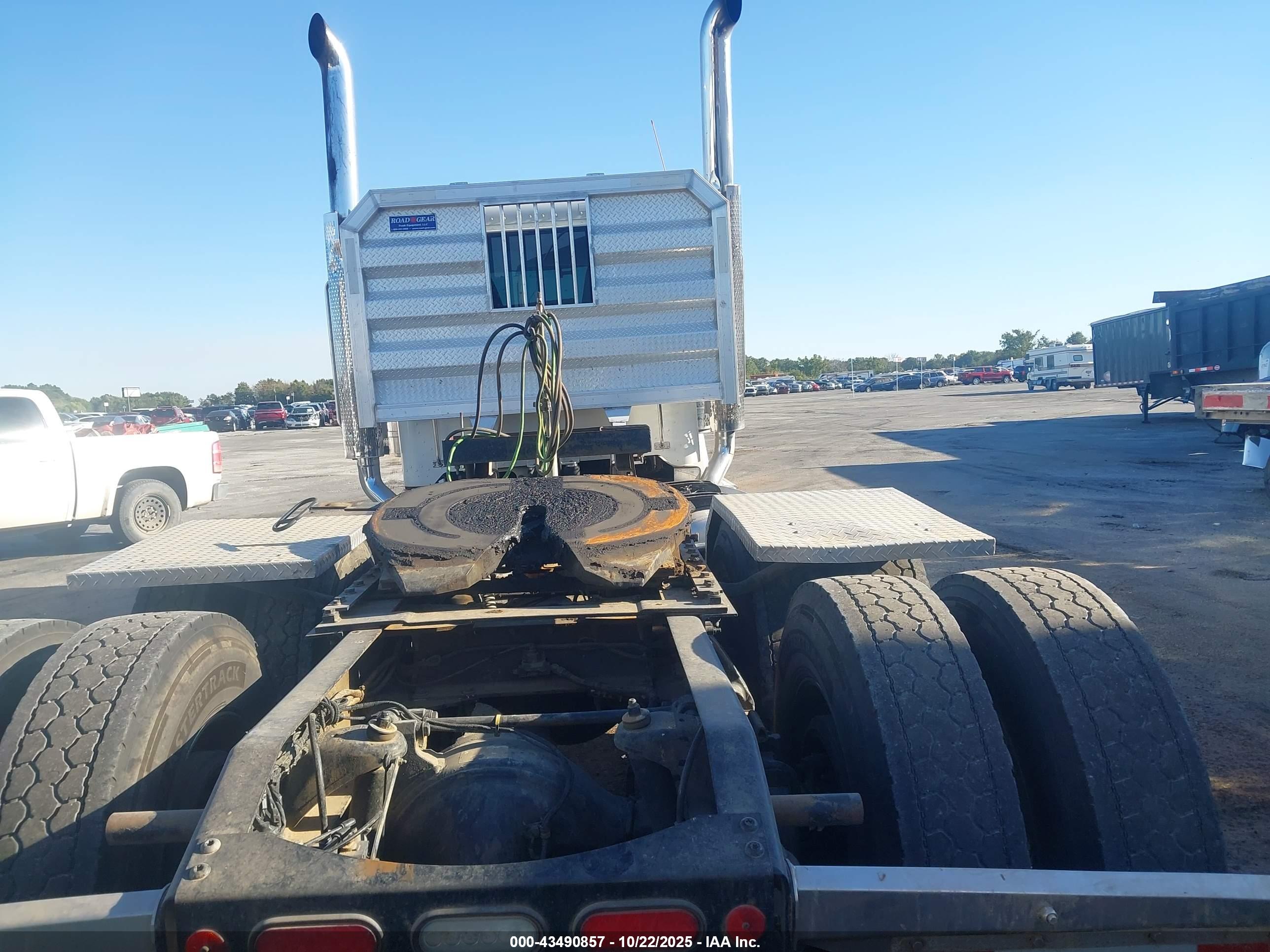 PETERBILT 389 image 7