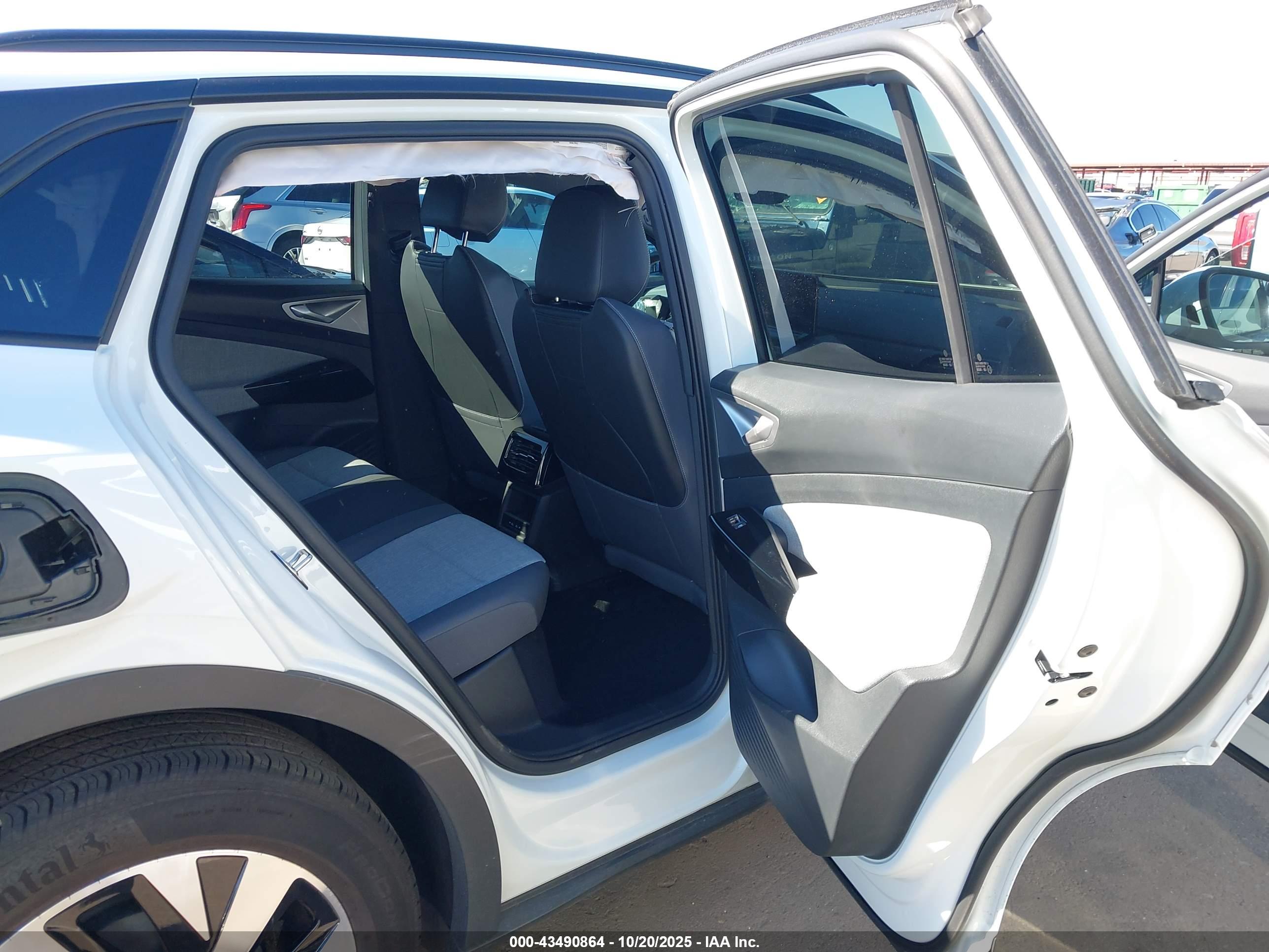VOLKSWAGEN ID.4 image 8