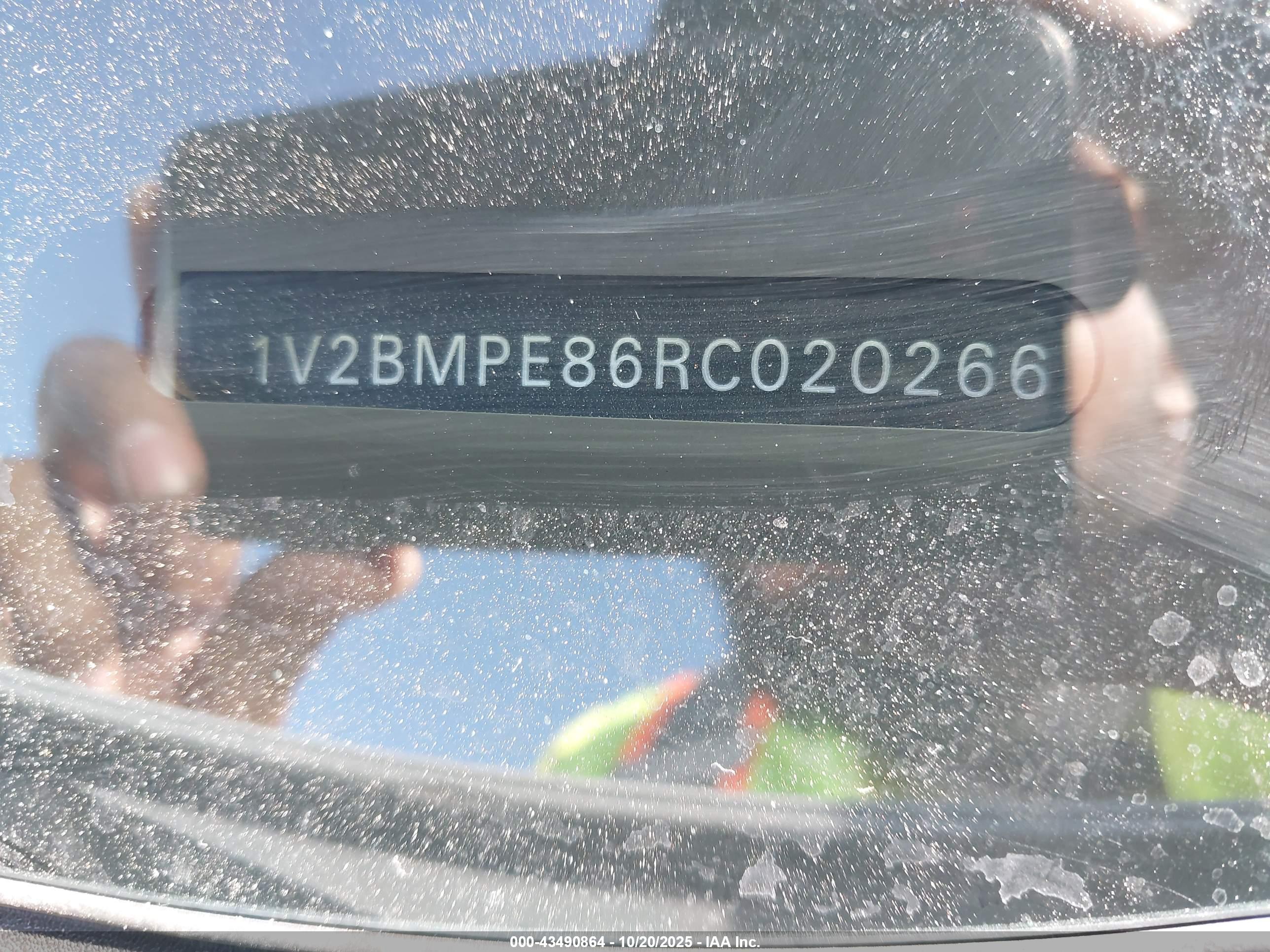 VOLKSWAGEN ID.4 image 9