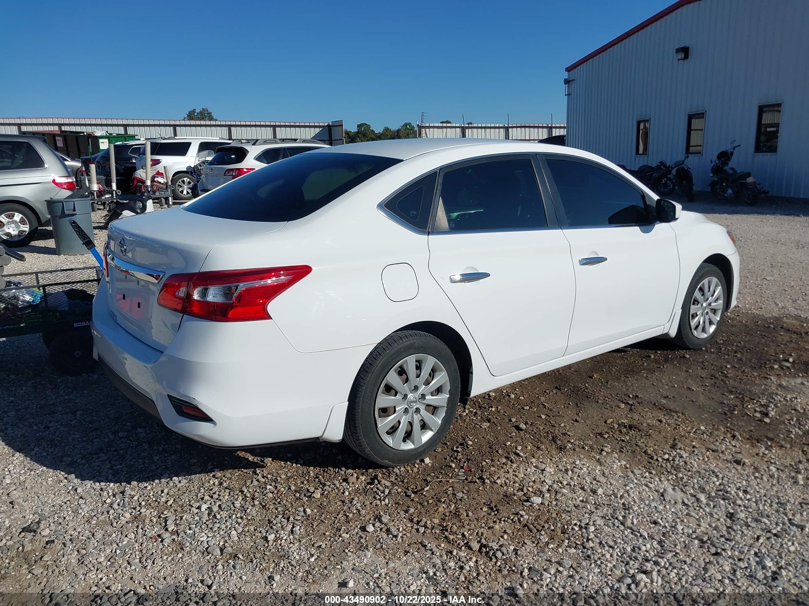 NISSAN SENTRA image 4