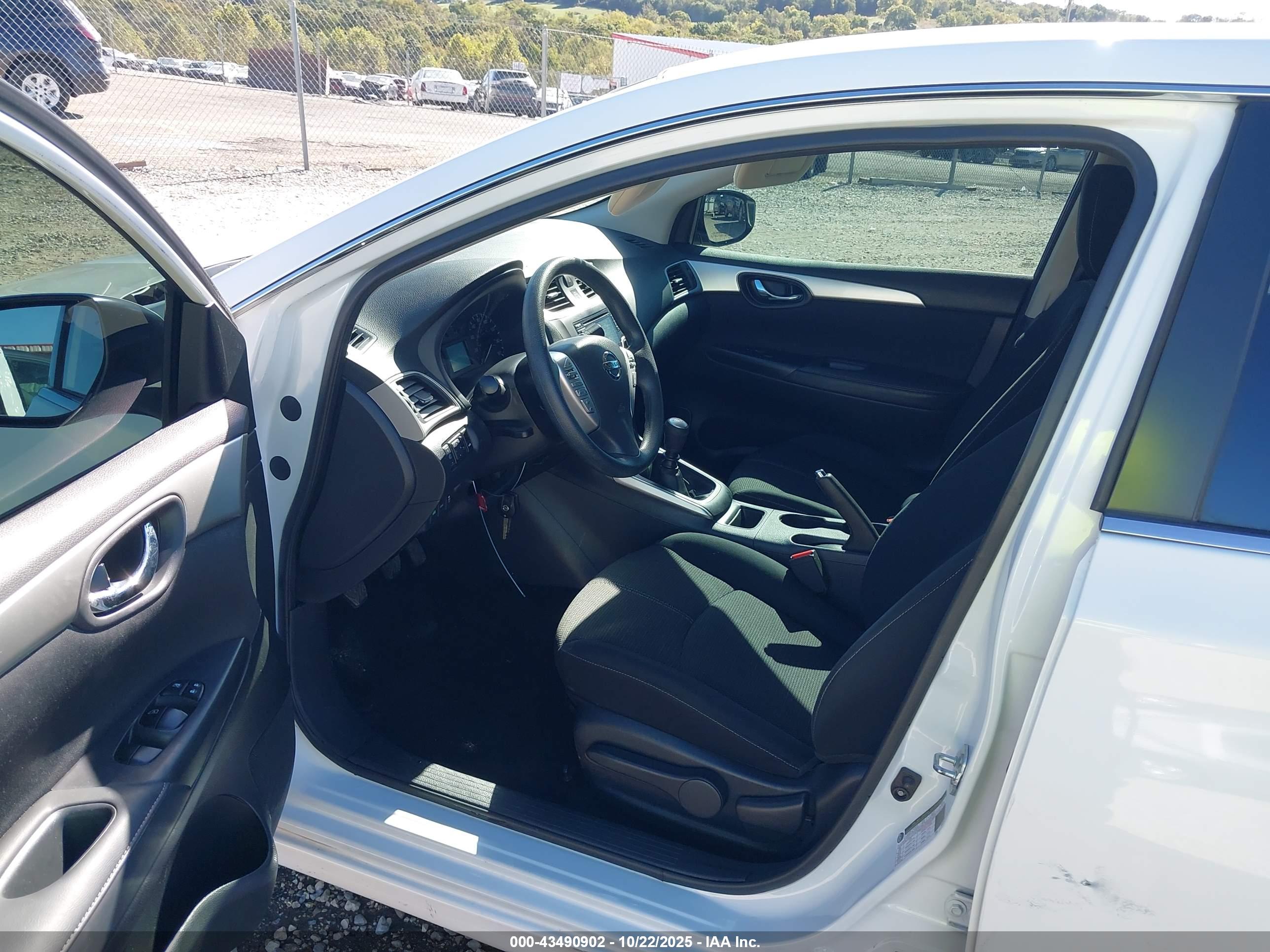 NISSAN SENTRA image 5