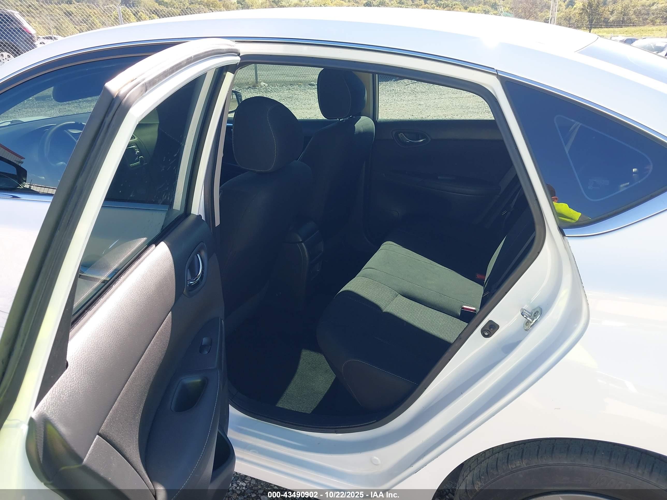 NISSAN SENTRA image 8