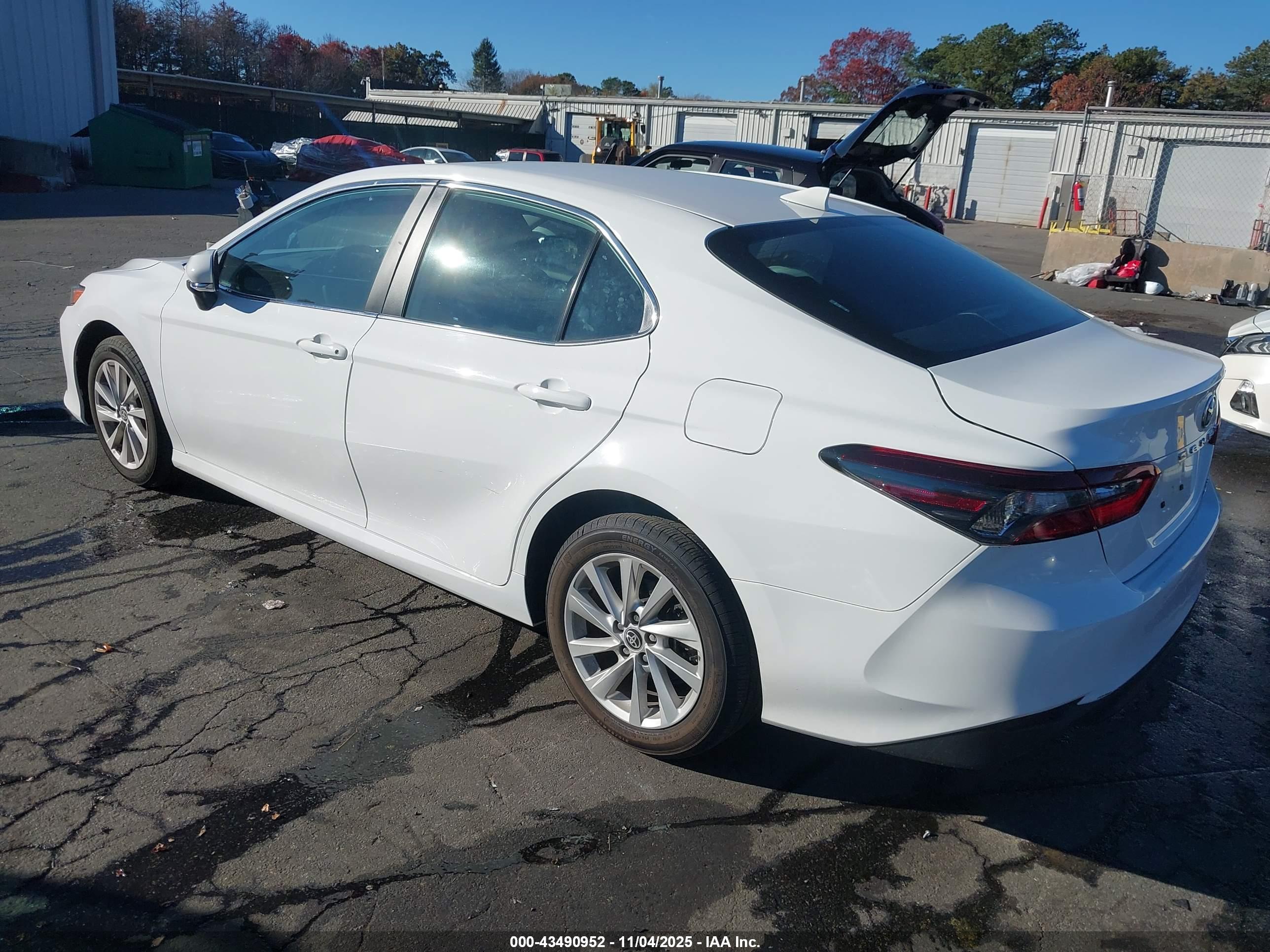 TOYOTA CAMRY image 3