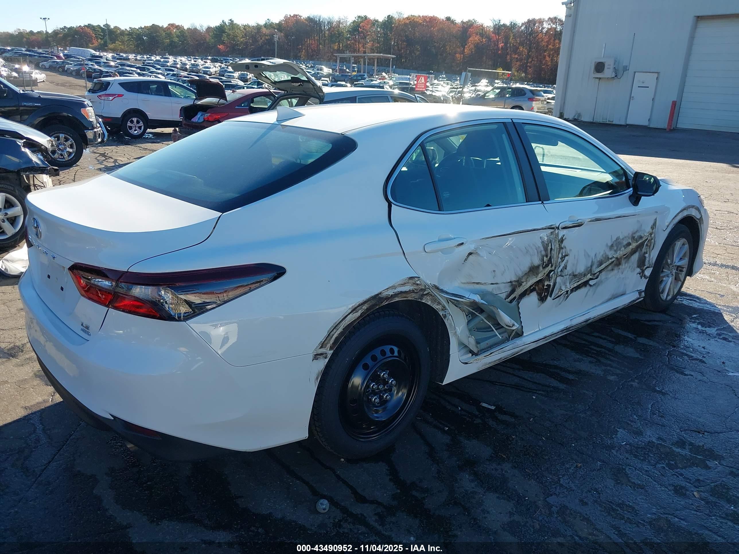 TOYOTA CAMRY image 4