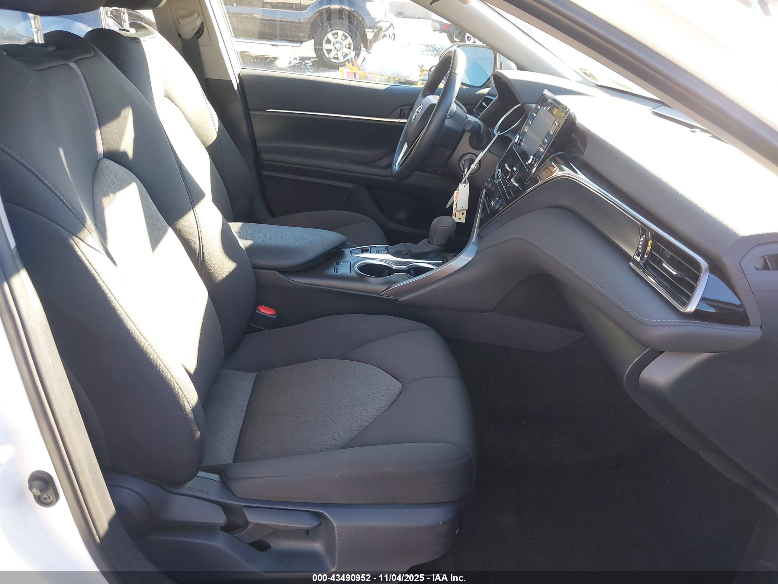 TOYOTA CAMRY image 5