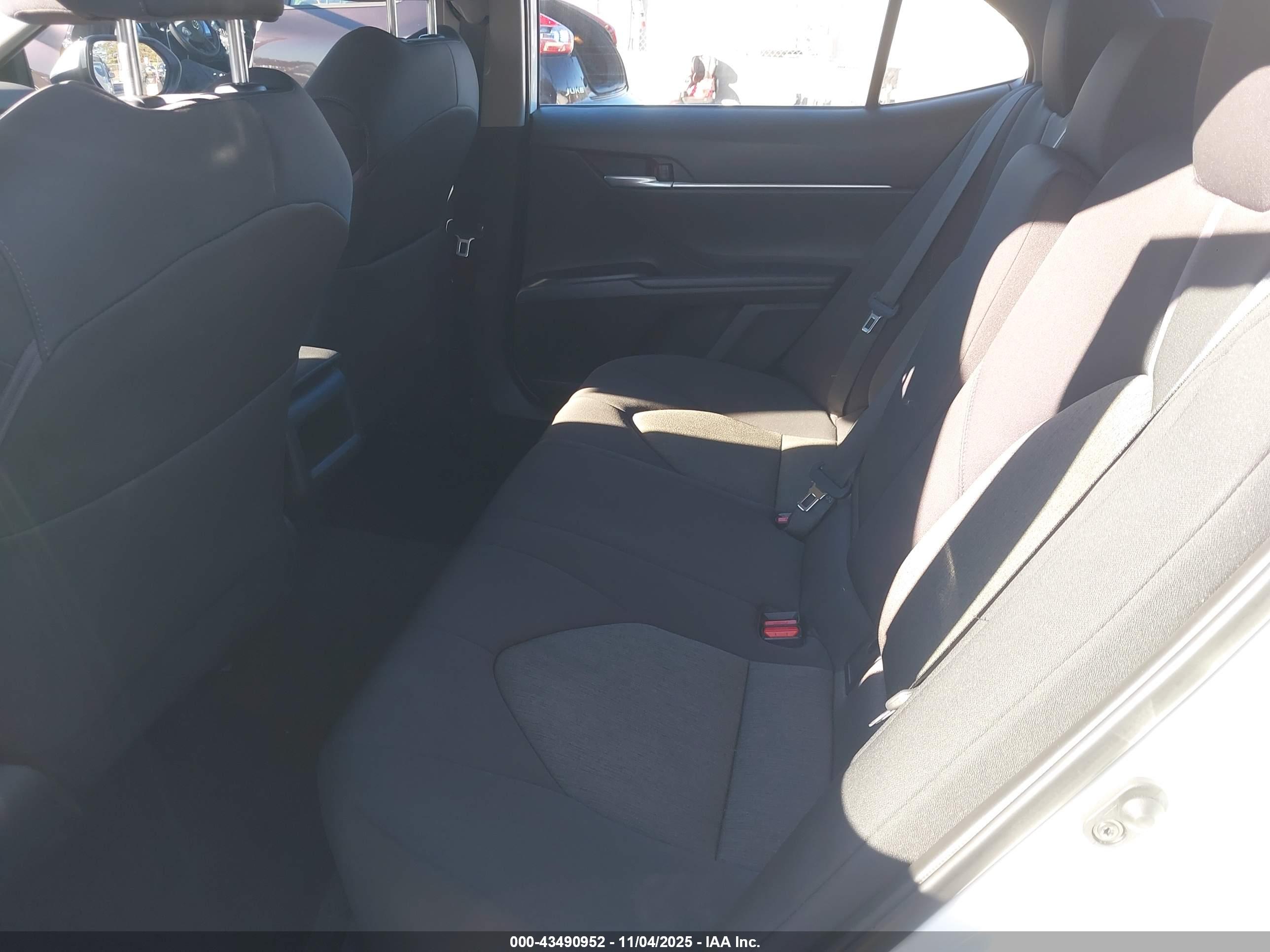 TOYOTA CAMRY image 8