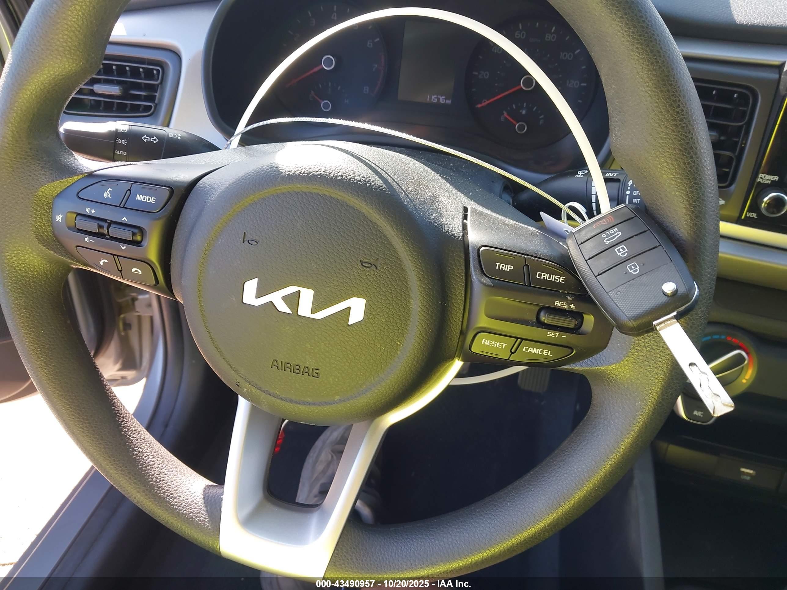 KIA RIO image 11