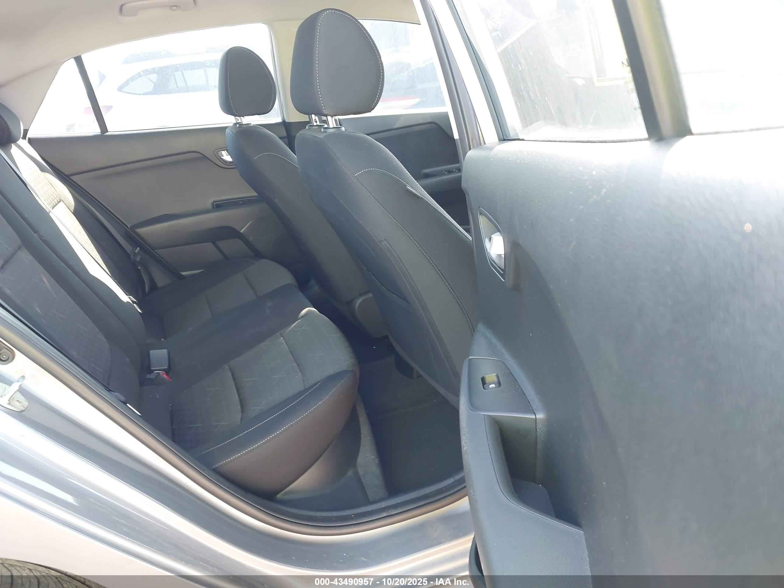 KIA RIO image 8