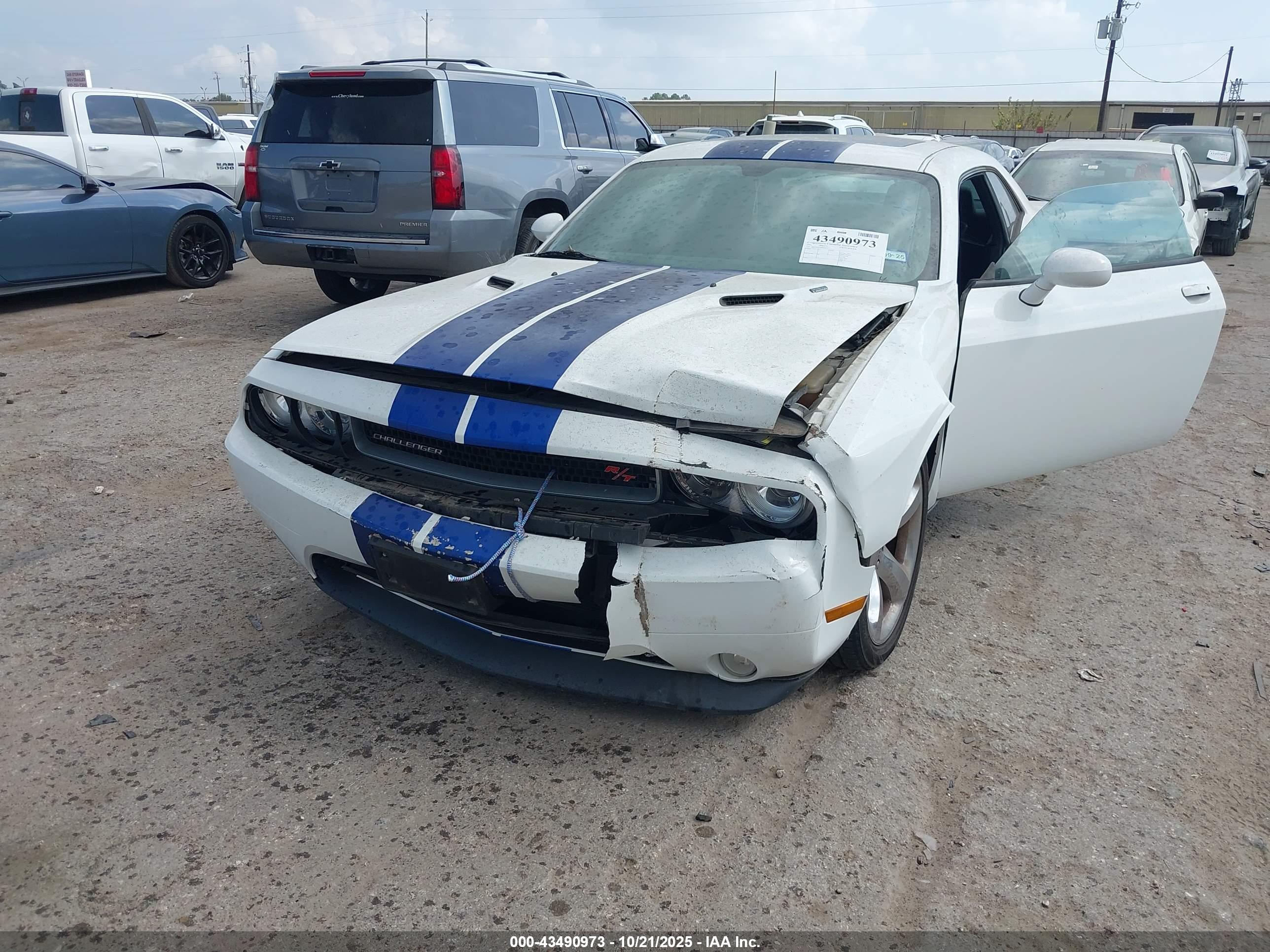 DODGE CHALLENGER image 6