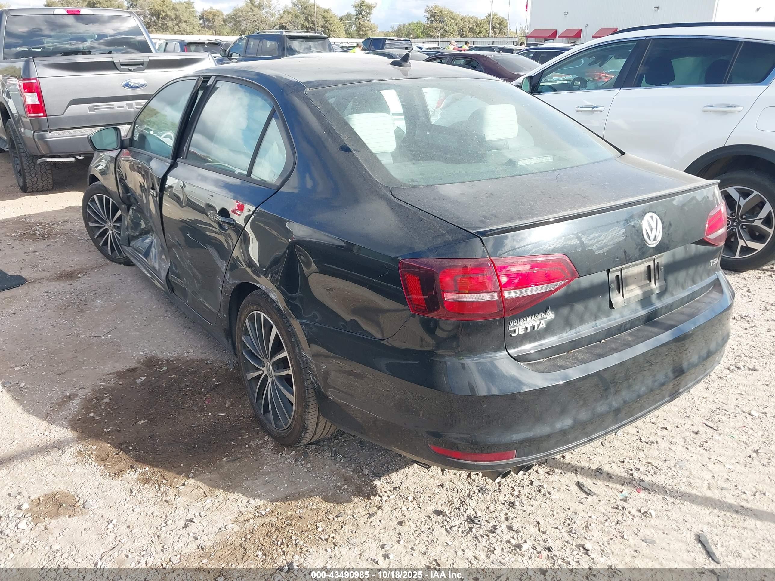 VOLKSWAGEN JETTA image 3