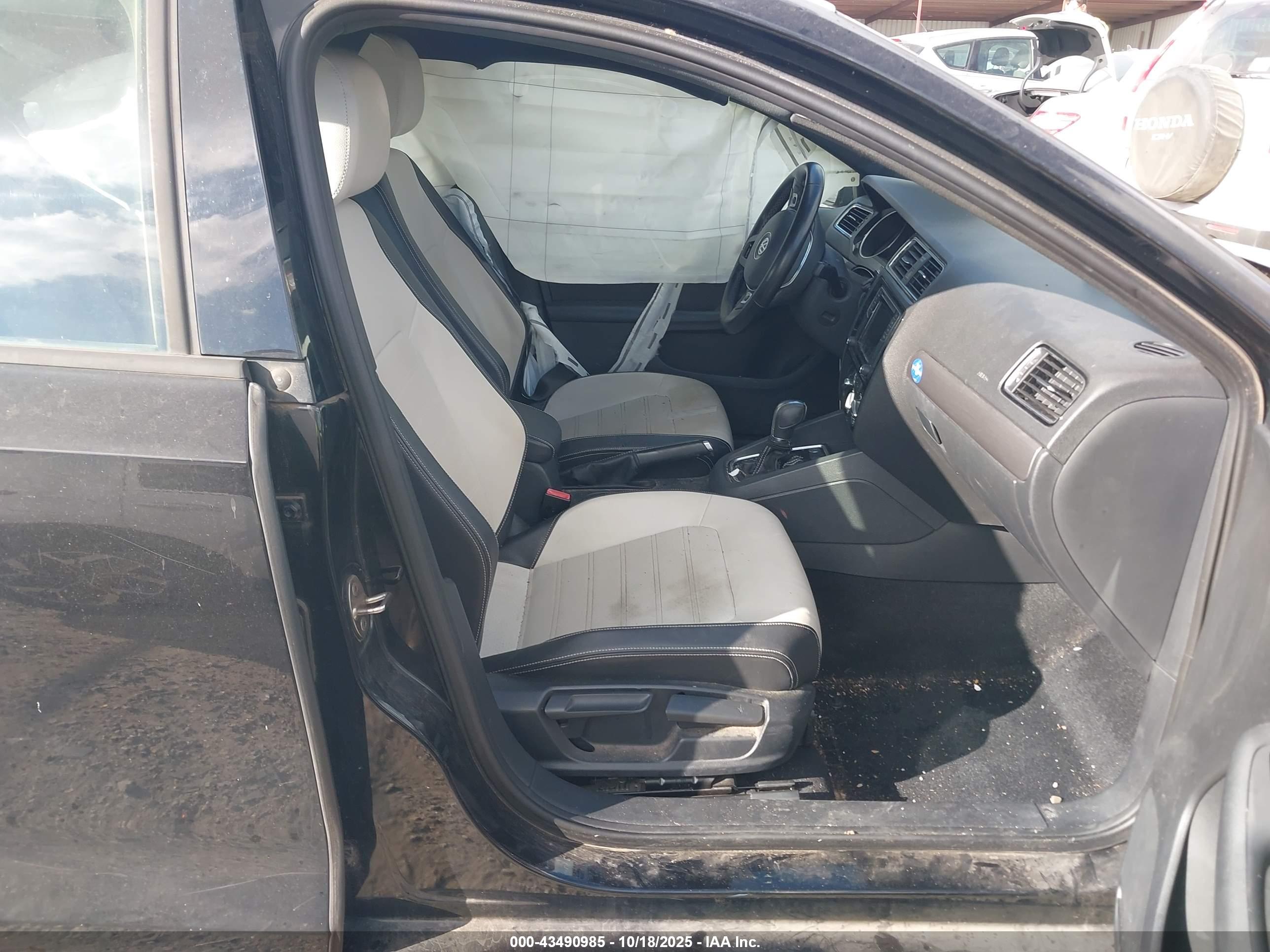 VOLKSWAGEN JETTA image 5