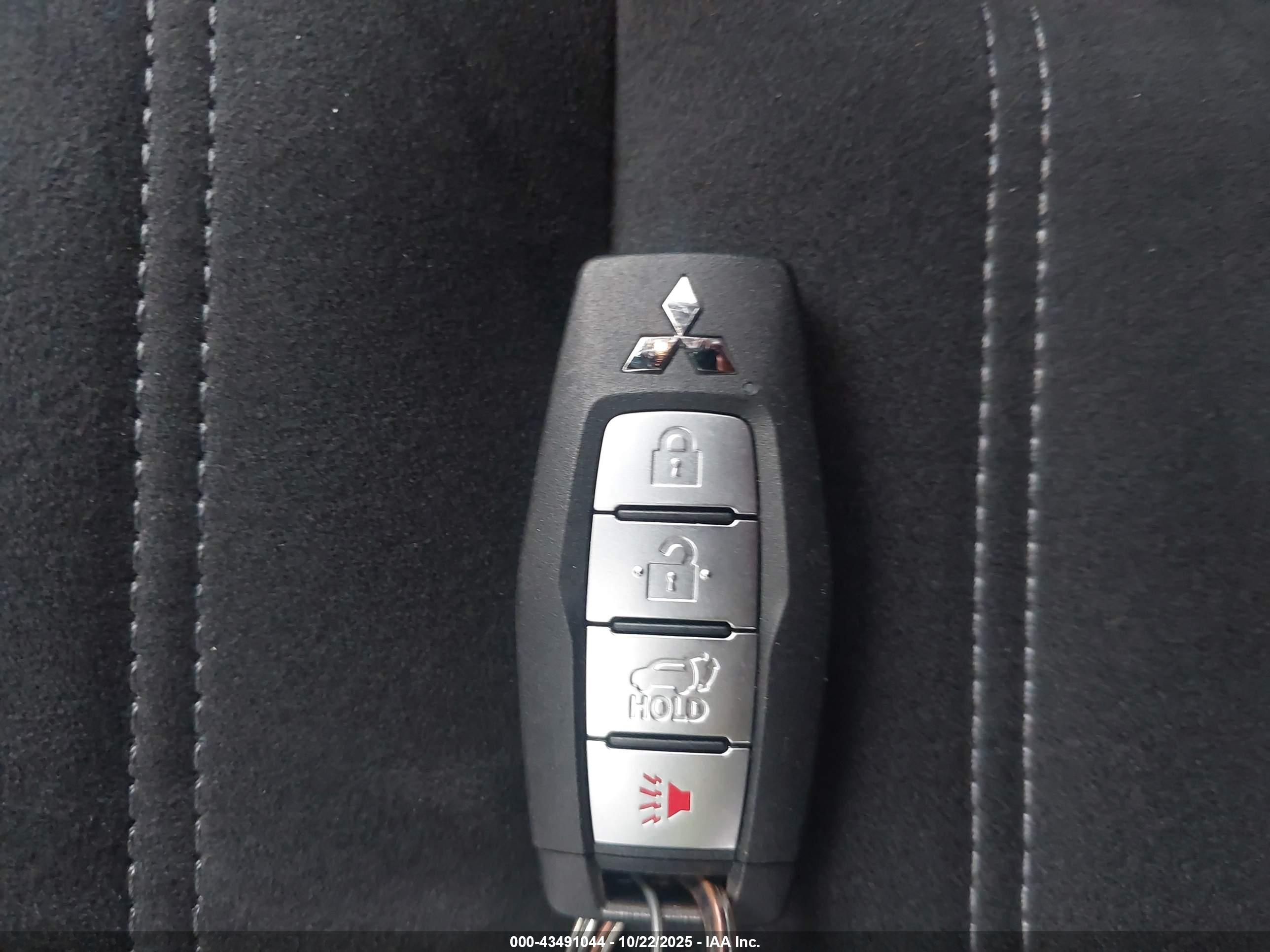 MITSUBISHI OUTLANDER image 11